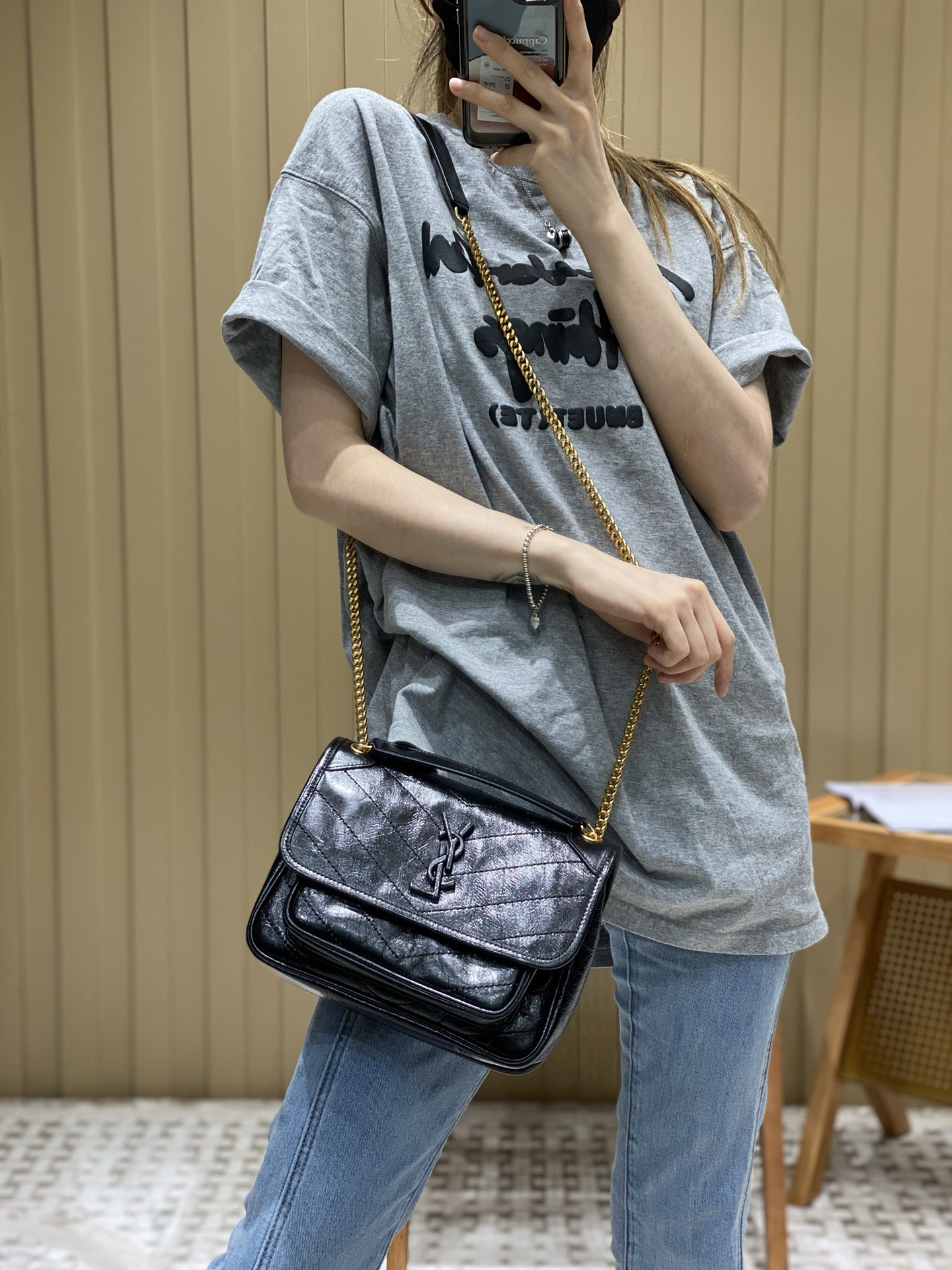 YSL 𝐍𝐢𝐤𝐢 22𝐜𝐦 邮差包 633151黑色/金链