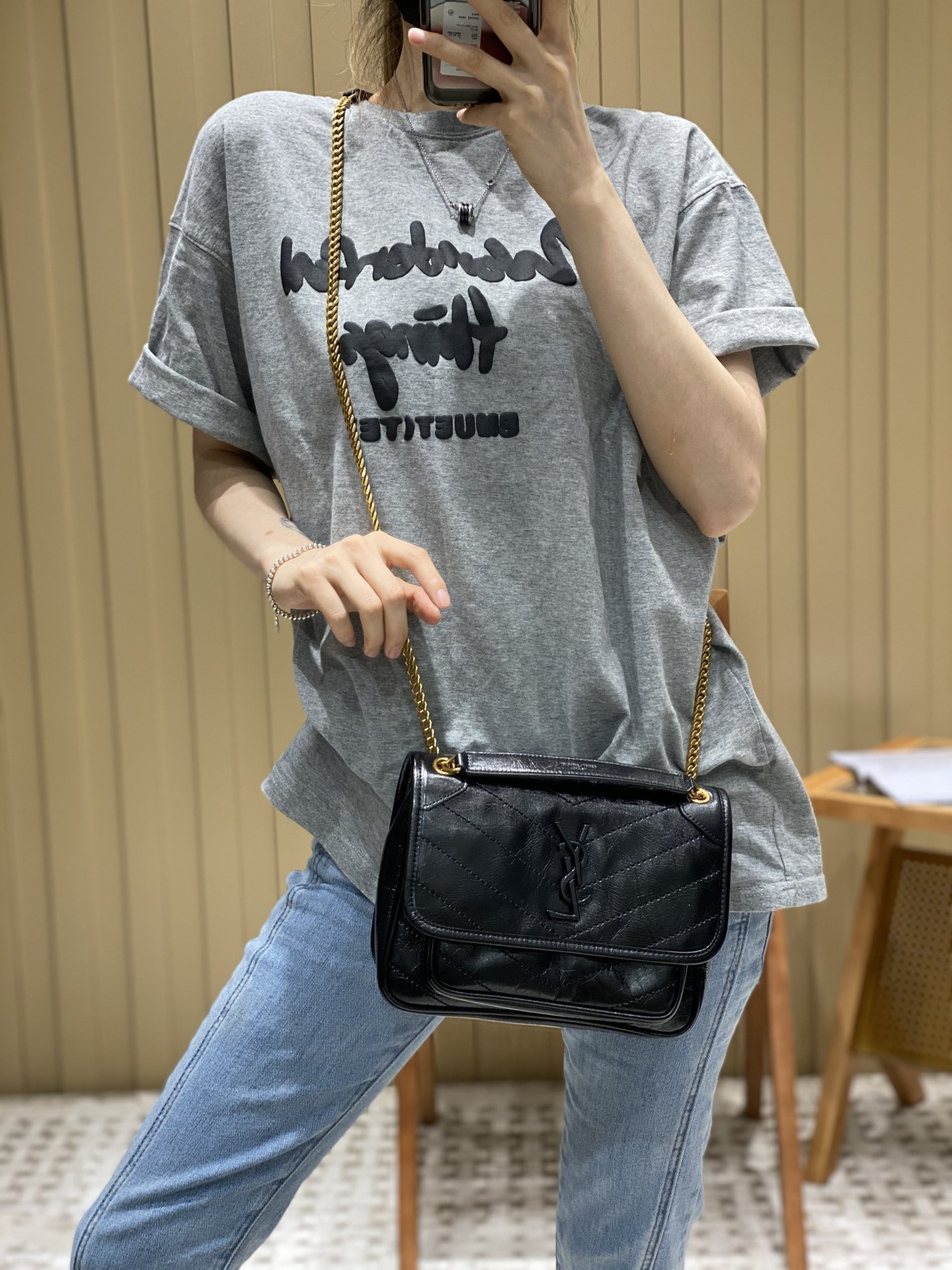 YSL 𝐍𝐢𝐤𝐢 22𝐜𝐦 邮差包 633151黑色/金链