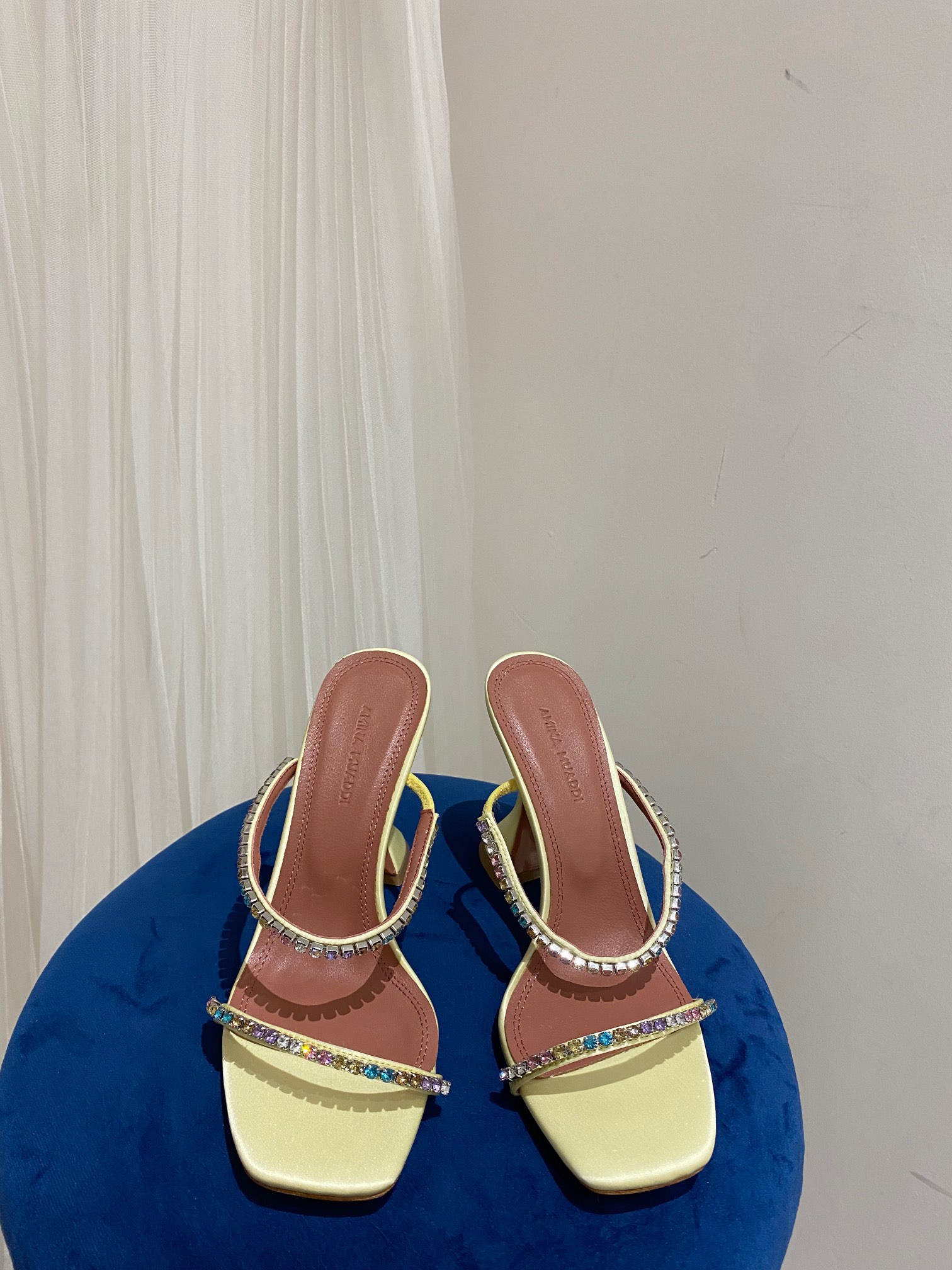 AMINA MUADDI Sandales à talons à fines lanières ornées de strass pour femme, élégantes et tendance - version premium
