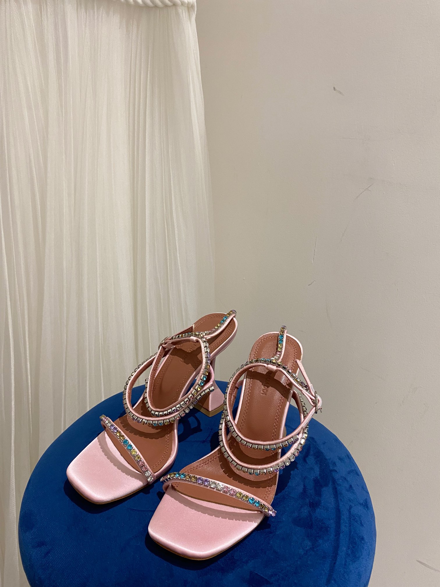 AMINA MUADDI Sandales à talons hauts à fines lanières et strass pour femme, élégantes et tendance - version premium