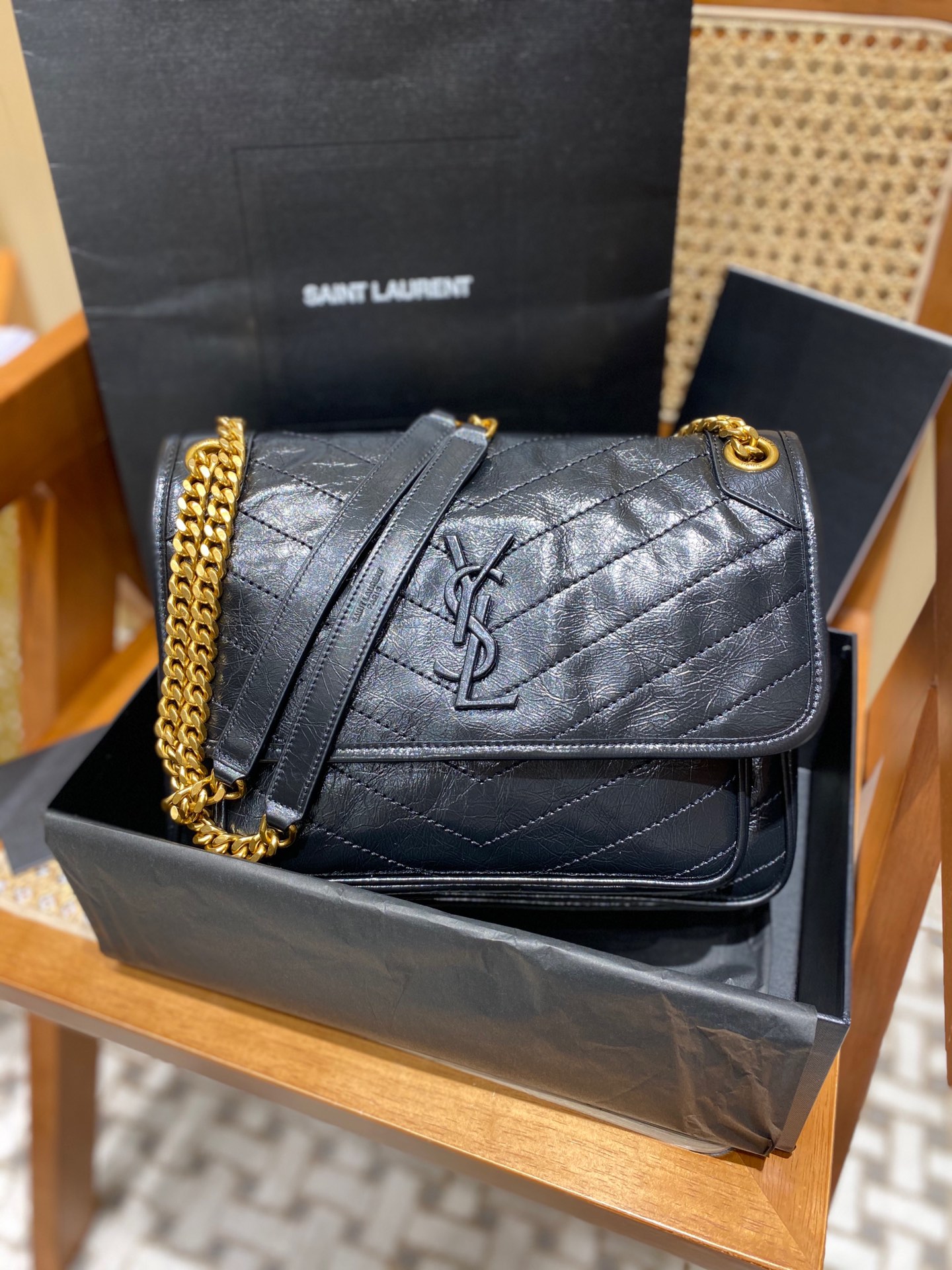 YSL 𝐍𝐢𝐤𝐢 28𝐜𝐦 邮差包 633158黑色/金链