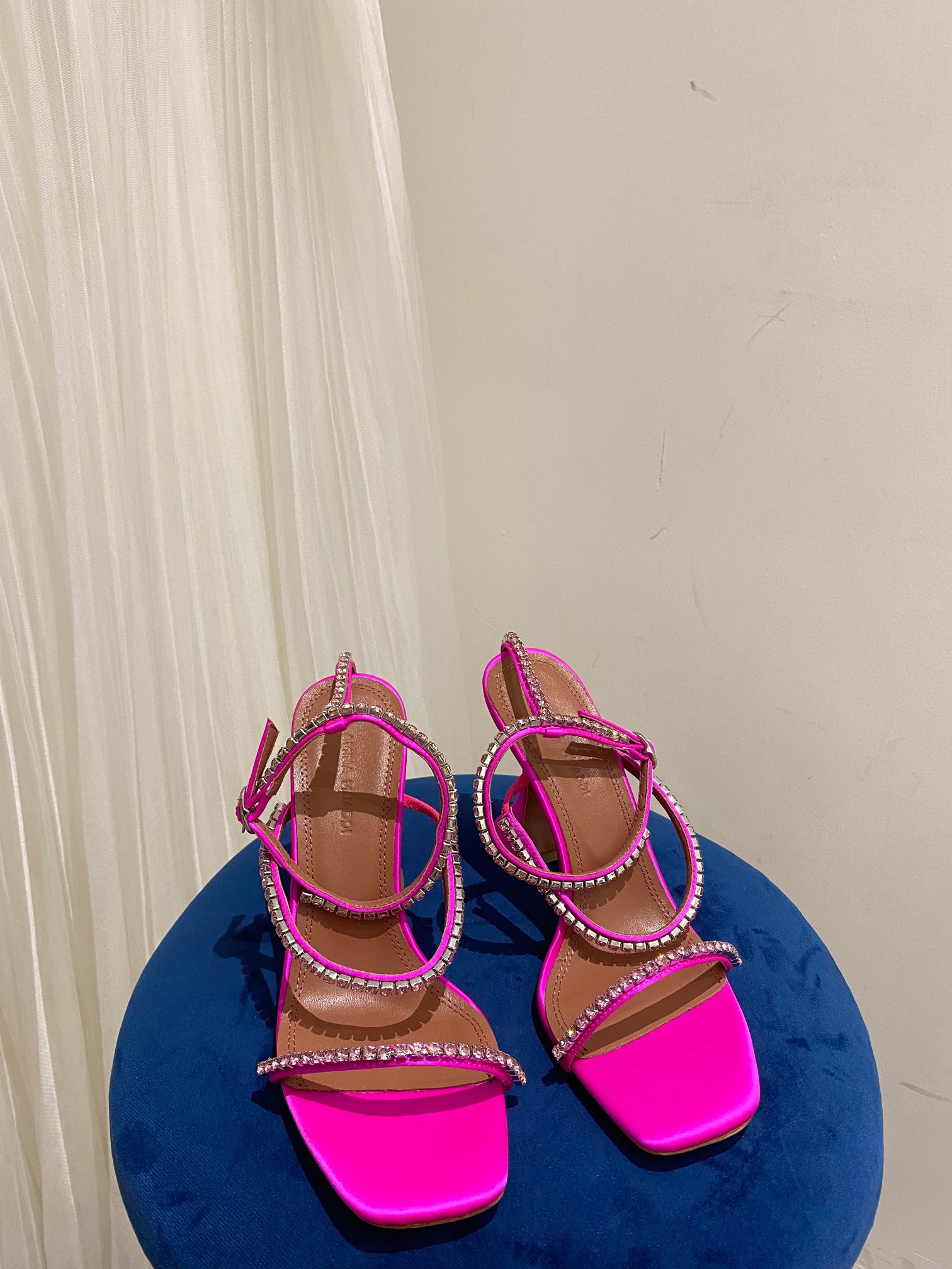 AMINA MUADDI Sandales à talons hauts à fines lanières strassées pour femme, élégantes et tendance - version premium