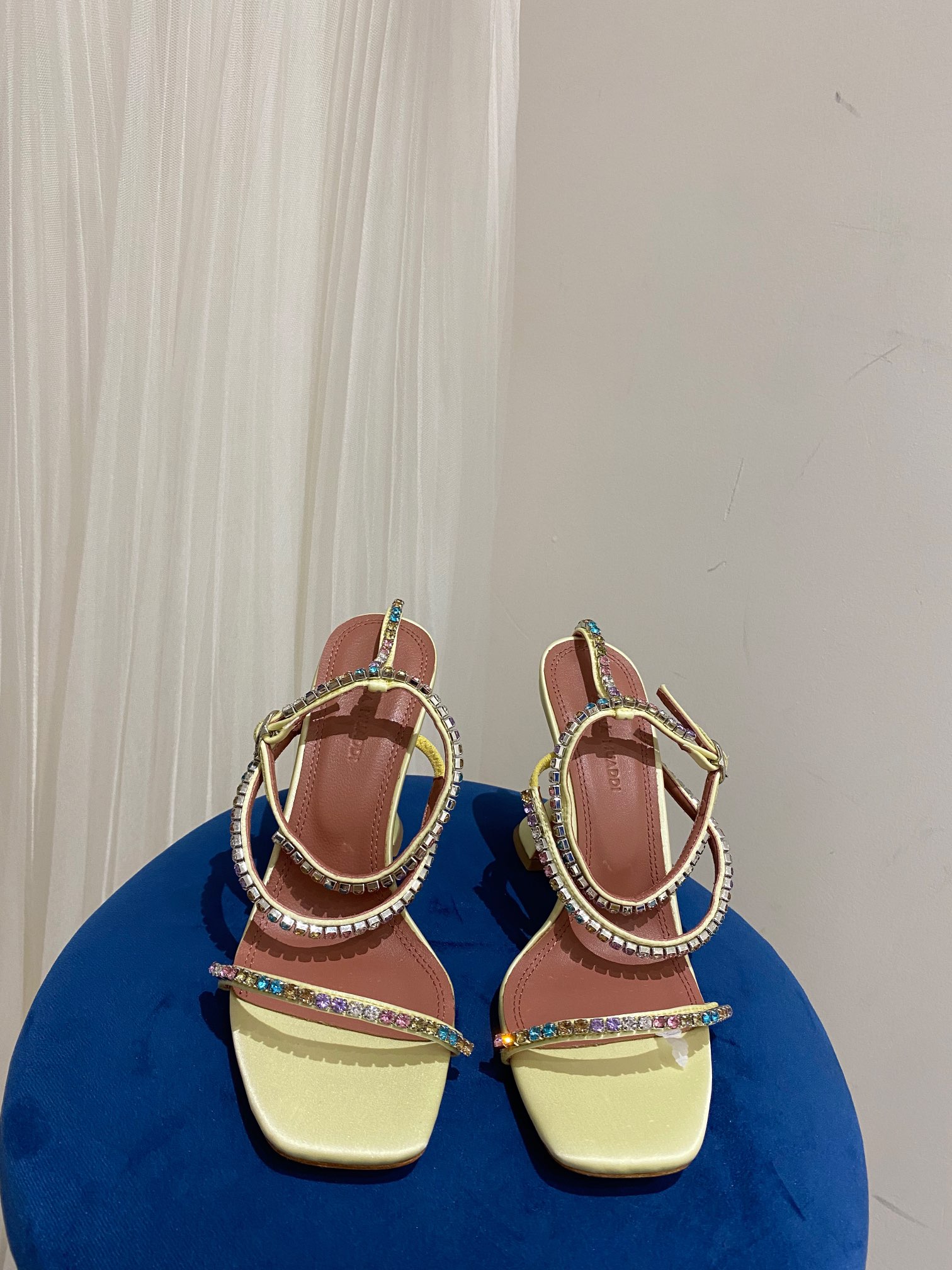AMINA MUADDI Sandales à talons à fines lanières ornées de strass pour femme, élégantes et tendance - version premium