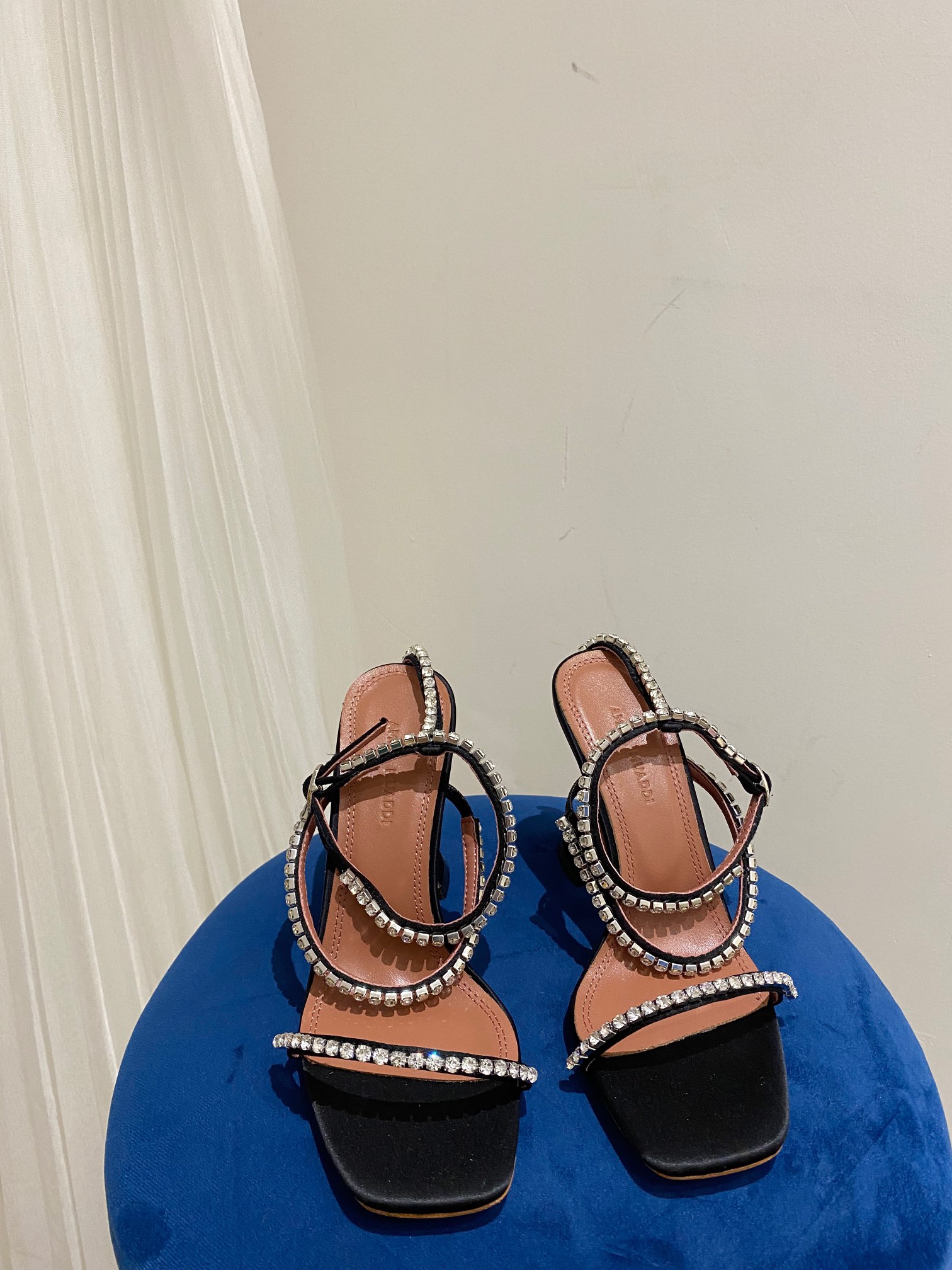 AMINA MUADDI Sandales à talons hauts à fines lanières et strass pour femme, élégantes et à la mode - version premium