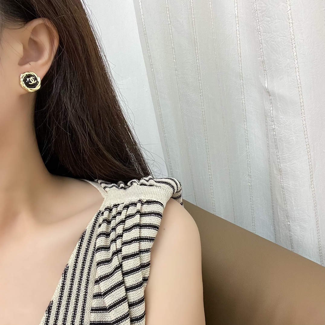 新款☑️CHANEL香奈儿双c 黑色耳钉耳环