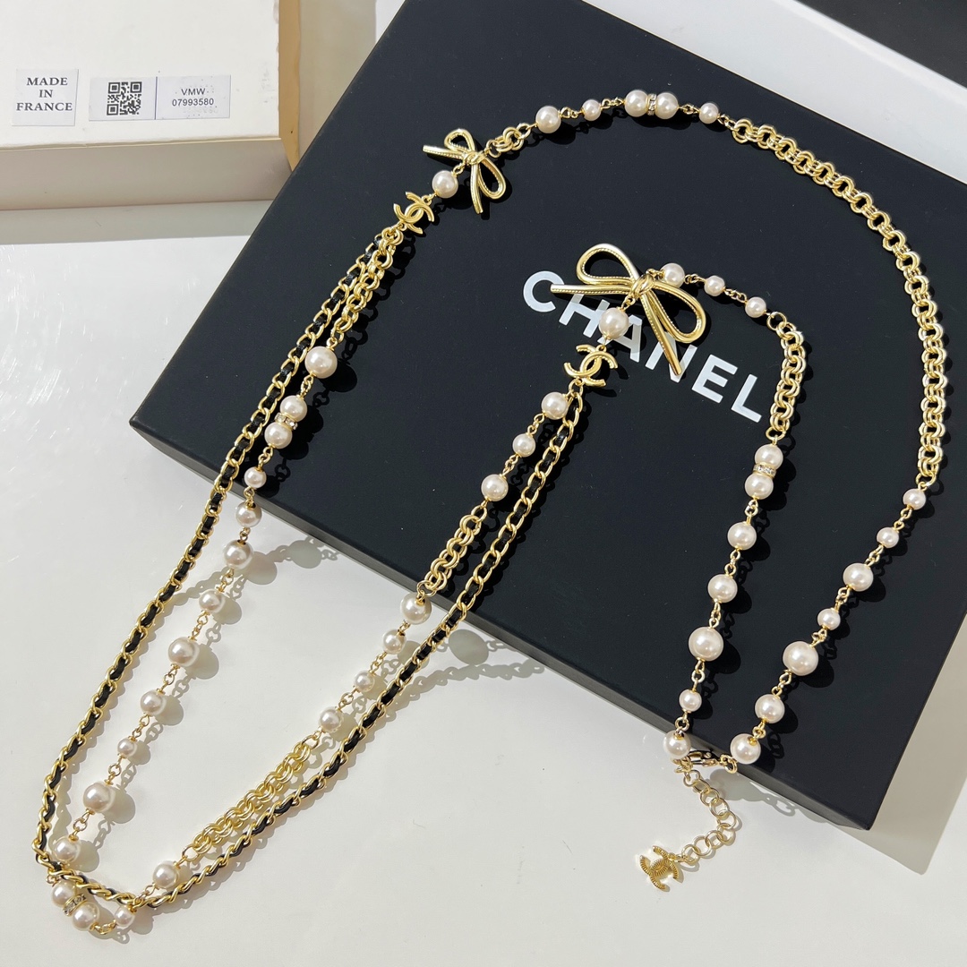 新款☑️CHANEL香奈儿双c 黑皮绳蝴蝶结毛衣链项链