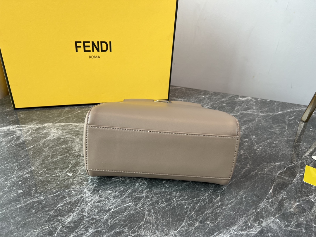 850 杏色银扣 FENDI PEEKABOO～ 西班牙小羊皮