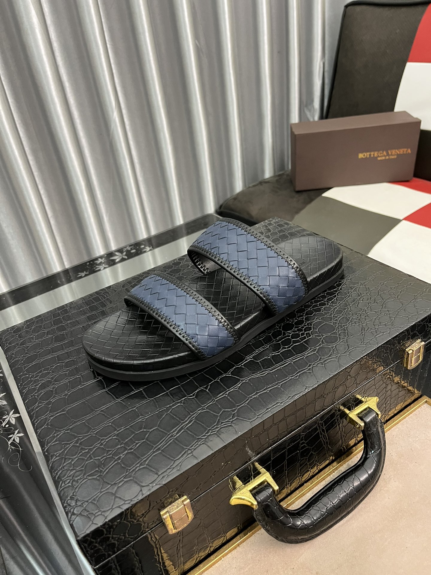 I0  Bottega Veneta   男士时尚休闲拖鞋，原版复刻，采用进口牛皮编织制作，原版复刻橡胶大底，潮流时尚，穿着舒适