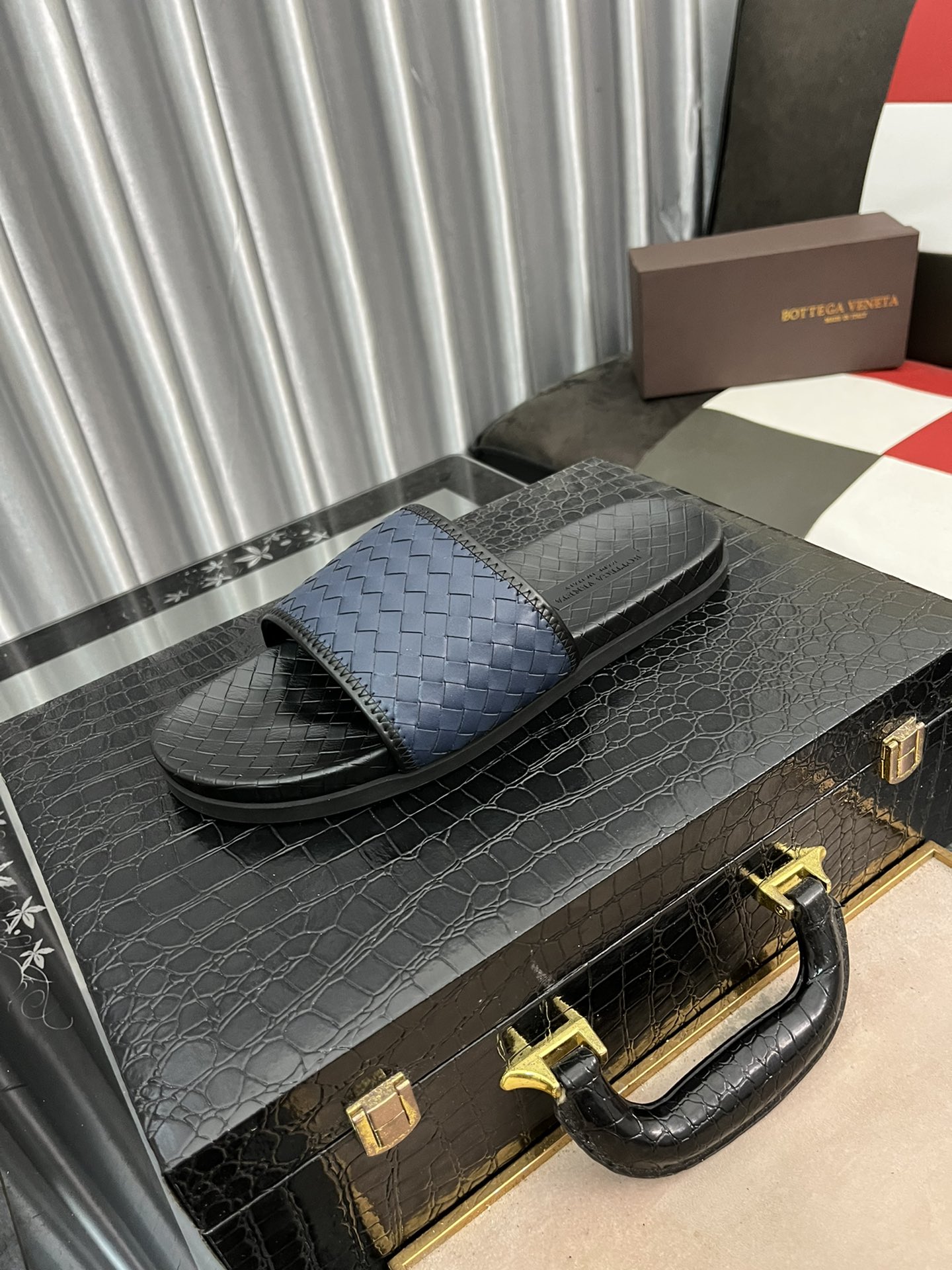 I0  Bottega Veneta   男士时尚休闲拖鞋，原版复刻，采用进口牛皮编织制作，原版复刻橡胶大底，潮流时尚，穿着舒适