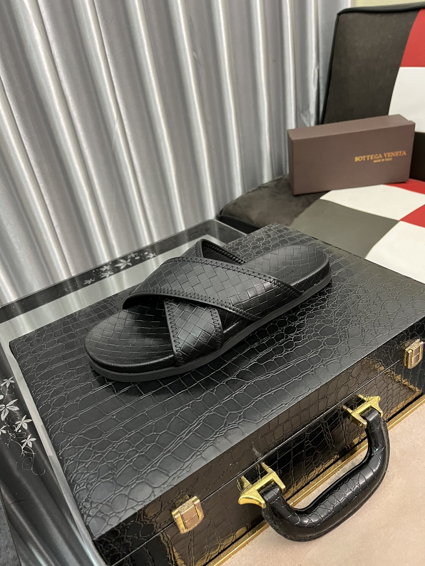 I0  Bottega Veneta   男士时尚休闲拖鞋，原版复刻，采用进口牛皮编织制作，原版复刻橡胶大底，潮流时尚，穿着舒适