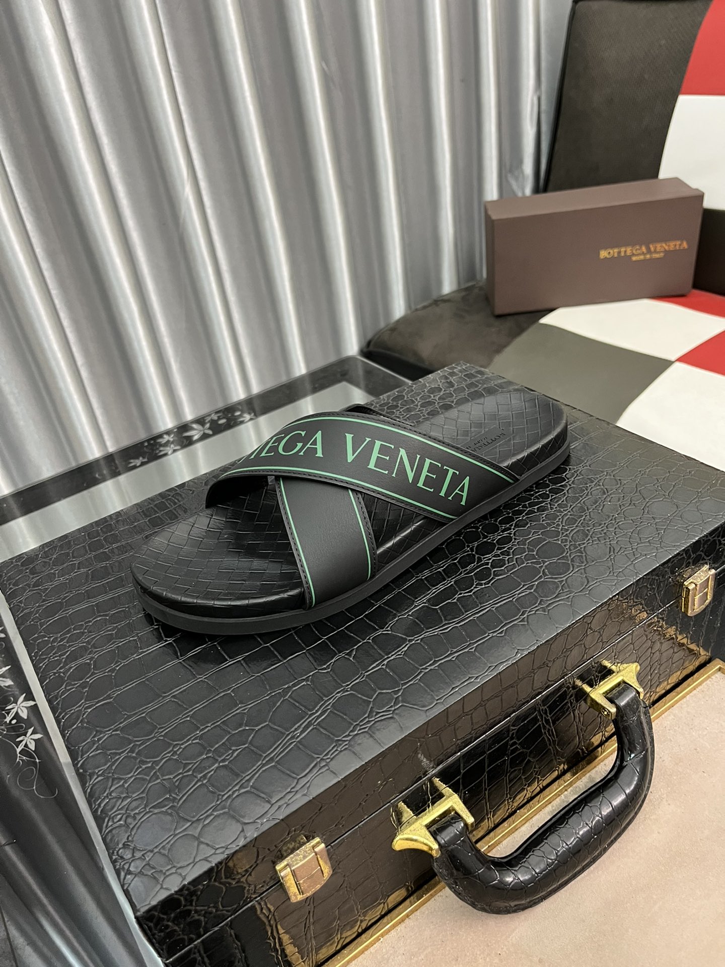 I0  Bottega Veneta   男士时尚休闲拖鞋，原版复刻，采用进口牛皮编织制作，原版复刻橡胶大底，潮流时尚，穿着舒适