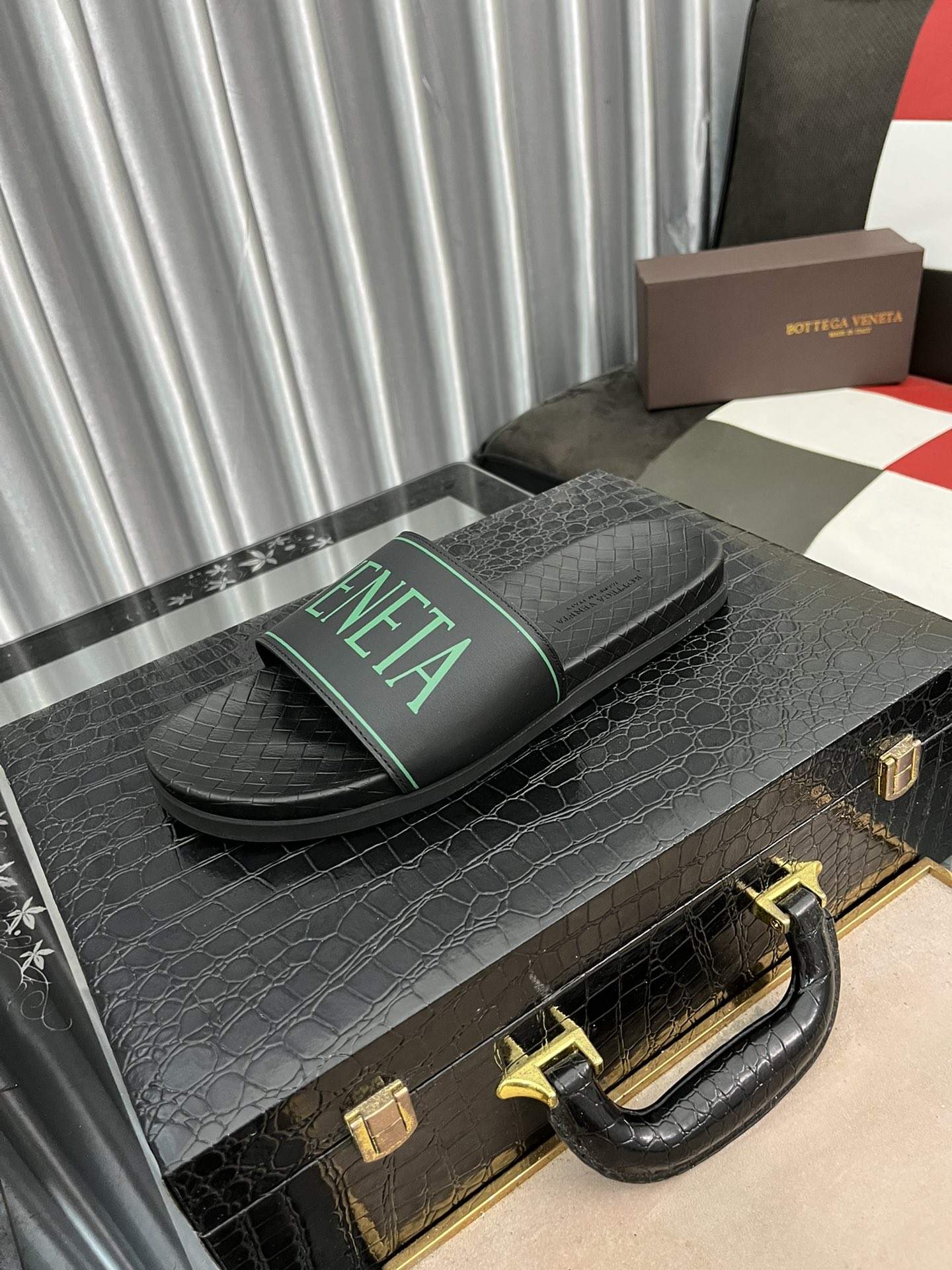 I0  Bottega Veneta   男士时尚休闲拖鞋，原版复刻，采用进口牛皮编织制作，原版复刻橡胶大底，潮流时尚，穿着舒适