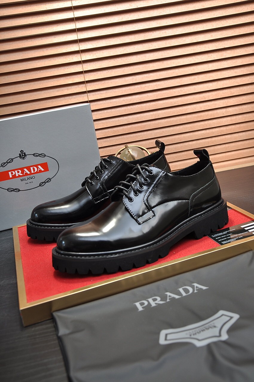 J5  普拉达全高端牛皮内里🍀最新真皮商务西装鞋官网同步上市，意大利进口 头层牛皮一比一重金打造，💥官网1:1橡胶大底。穿着百搭，高档不失档次，彩色搭配气度不凡。此款四季款，穿在脚上魅力四射尽显大牌气质。标准码38-4545定做