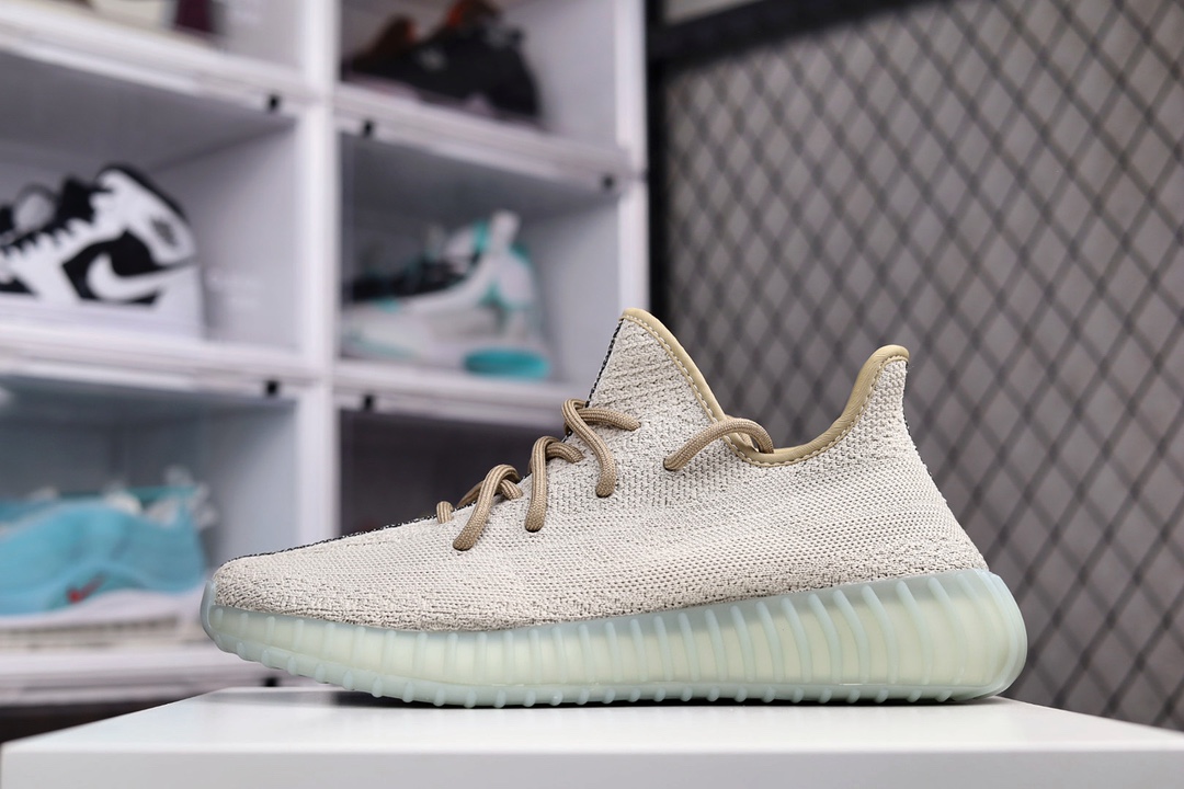 H0 Yeezy 350 Boost V2 棕绿外贸客户指定订单 原织面纯原1.0原织面精针织机，原厂反光针织面料顶级Boost 满钉大底 一切细节实拍如图极力推荐此版本 触碰性价比至高点799DJ官方
