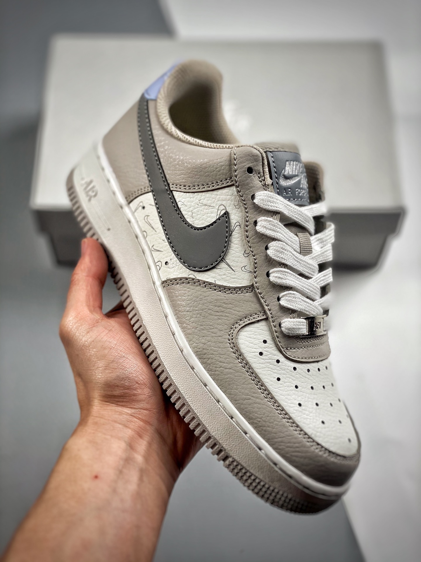 -3 Nike Air Force 1 Low ’07 “灰白” 空军一号低帮休闲板鞋 双鞋带设计 原装定制鞋盒 原厂皮料 原楦原纸板 纯正版型 高清洁度 内置全掌气垫 Size：36 36.5 37.5 38 38.5 39 40 40…