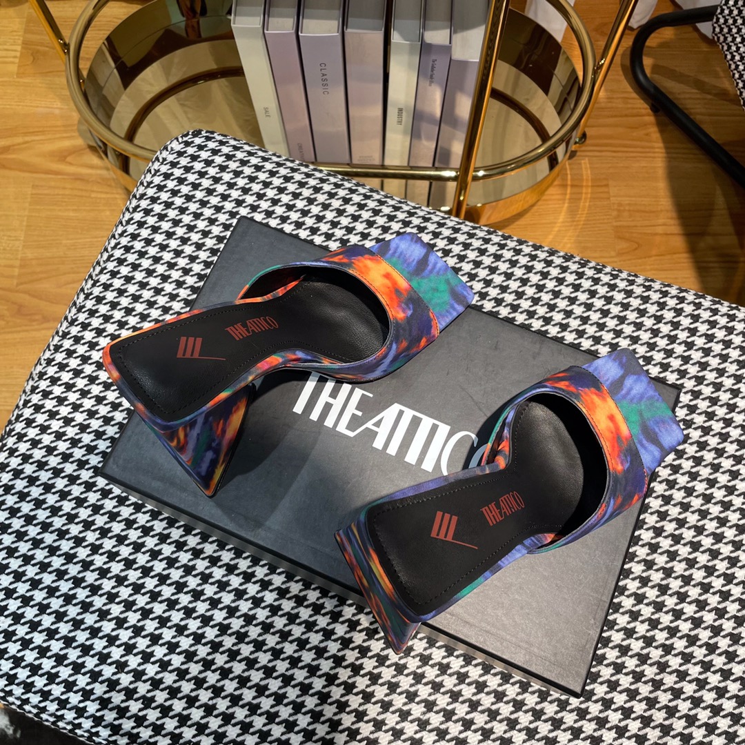 Fashionable Italian Sandals: THEEATTICO Student Collection with Bold Design and Comfort - 图片 5