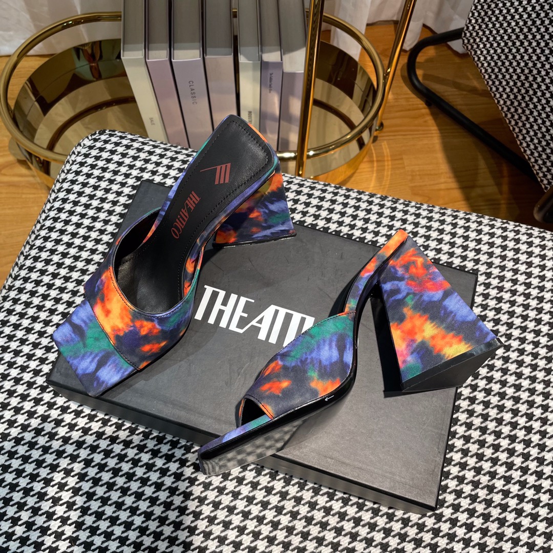 Fashionable Italian Sandals: THEEATTICO Student Collection with Bold Design and Comfort - 图片 4