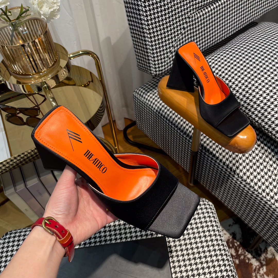 Italian Imports: Bold, Triangular Sandals with High Heels and Unique Designs - 图片 3