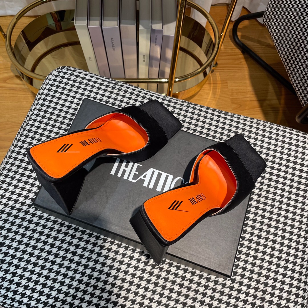 Italian Imports: Bold, Triangular Sandals with High Heels and Unique Designs - 图片 5