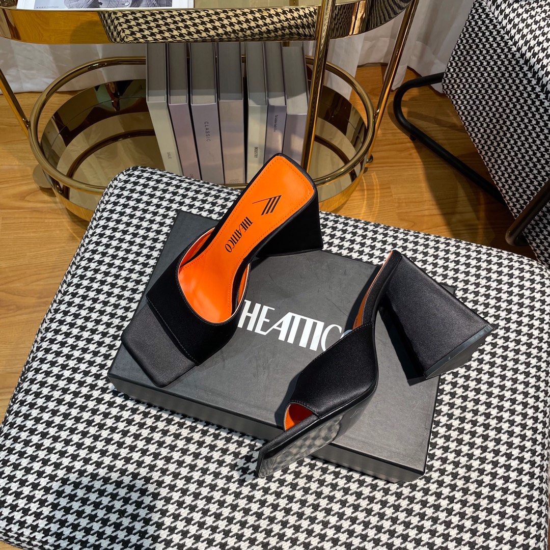 Italian Imports: Bold, Triangular Sandals with High Heels and Unique Designs - 图片 4