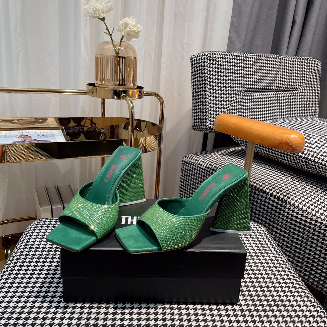 Italian Import Fashion: Triangular Sandals with Bold Colors and Collapse Design