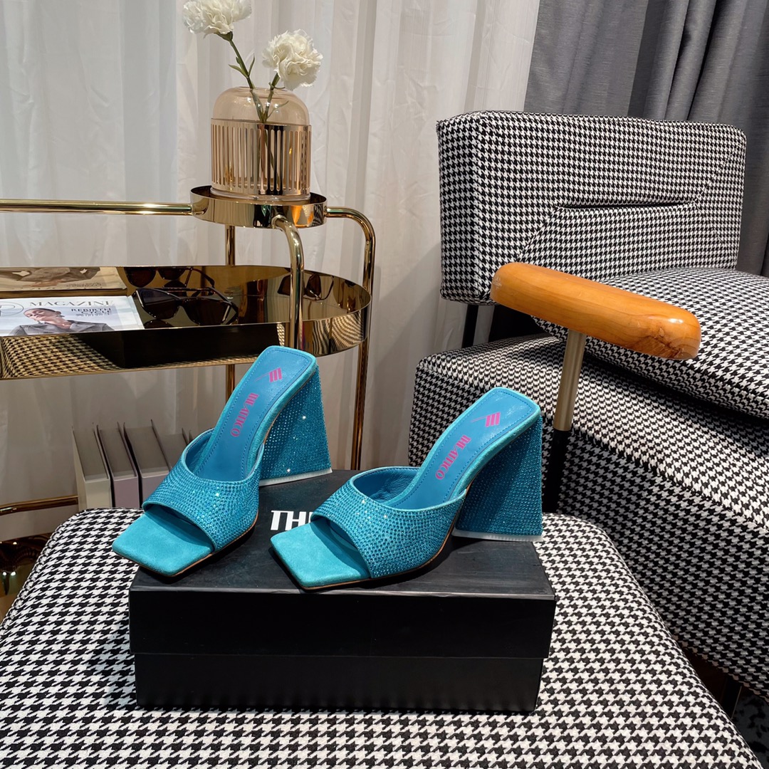Stylish Italian Sandals: THEEATTICO’s Bold and Comfortable Fashion Collection