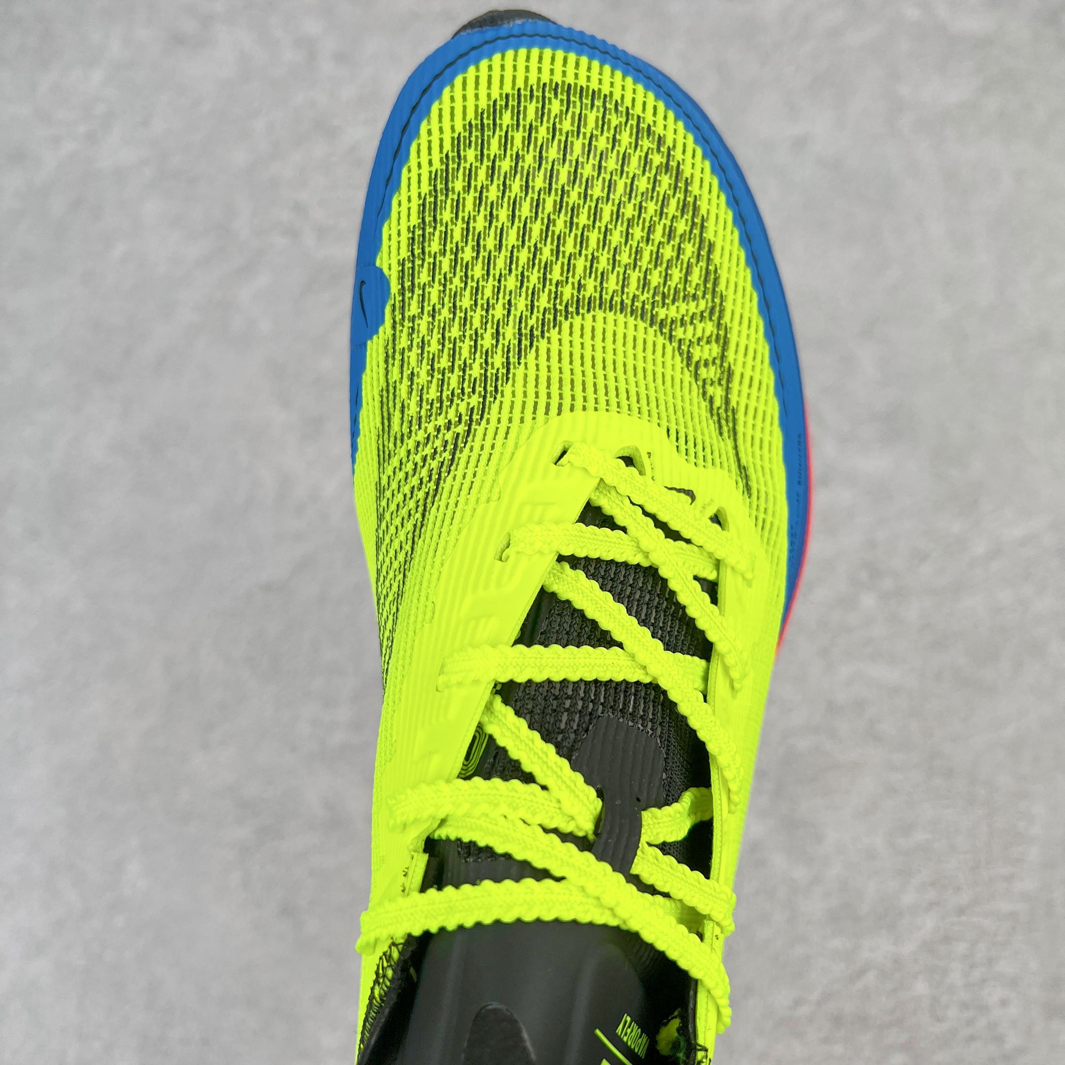 图片[4]-＃纯原福利 NK ZoomX Vaporfly Next% 马拉松二代跑鞋 细节整体升级 这款next%和上一款4%的鞋最大区的别于在鞋面面料 鞋面使用了全新 Vaporweave 科技 这种类似蝉翼的材质相比 Flyknit 更加轻薄透气 非对称的鞋带系统和泡棉护垫的加入令舒适度更高 鞋头辅以超大的 Swoosh 点缀 再配上流线型外观设计 时尚感十足 尺码：36 36.5 37.5 38 38.5 39 40 40.5 41 42 42.5 43 44 44.5 45-选品中心
