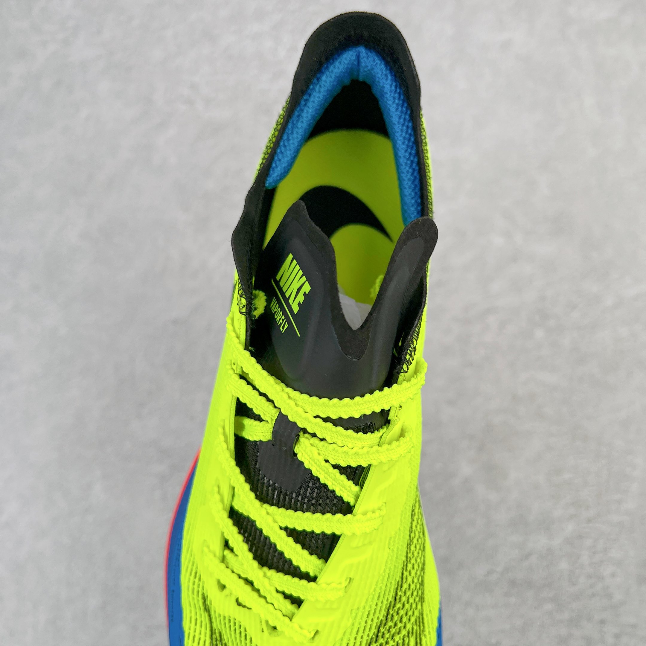 图片[5]-＃纯原福利 NK ZoomX Vaporfly Next% 马拉松二代跑鞋 细节整体升级 这款next%和上一款4%的鞋最大区的别于在鞋面面料 鞋面使用了全新 Vaporweave 科技 这种类似蝉翼的材质相比 Flyknit 更加轻薄透气 非对称的鞋带系统和泡棉护垫的加入令舒适度更高 鞋头辅以超大的 Swoosh 点缀 再配上流线型外观设计 时尚感十足 尺码：36 36.5 37.5 38 38.5 39 40 40.5 41 42 42.5 43 44 44.5 45-选品中心