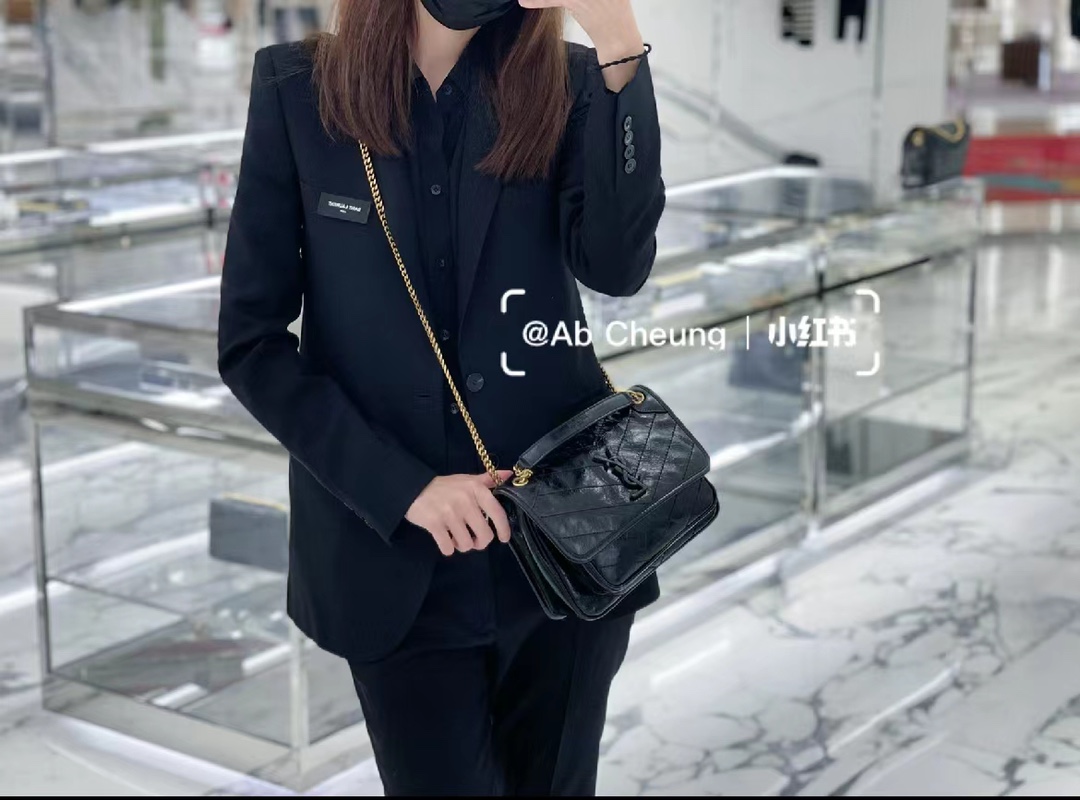 YSL 𝐍𝐢𝐤𝐢 22𝐜𝐦 邮差包 633151黑色/金链