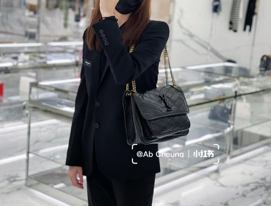 YSL 𝐍𝐢𝐤𝐢 28𝐜𝐦 邮差包 633158黑色/金链