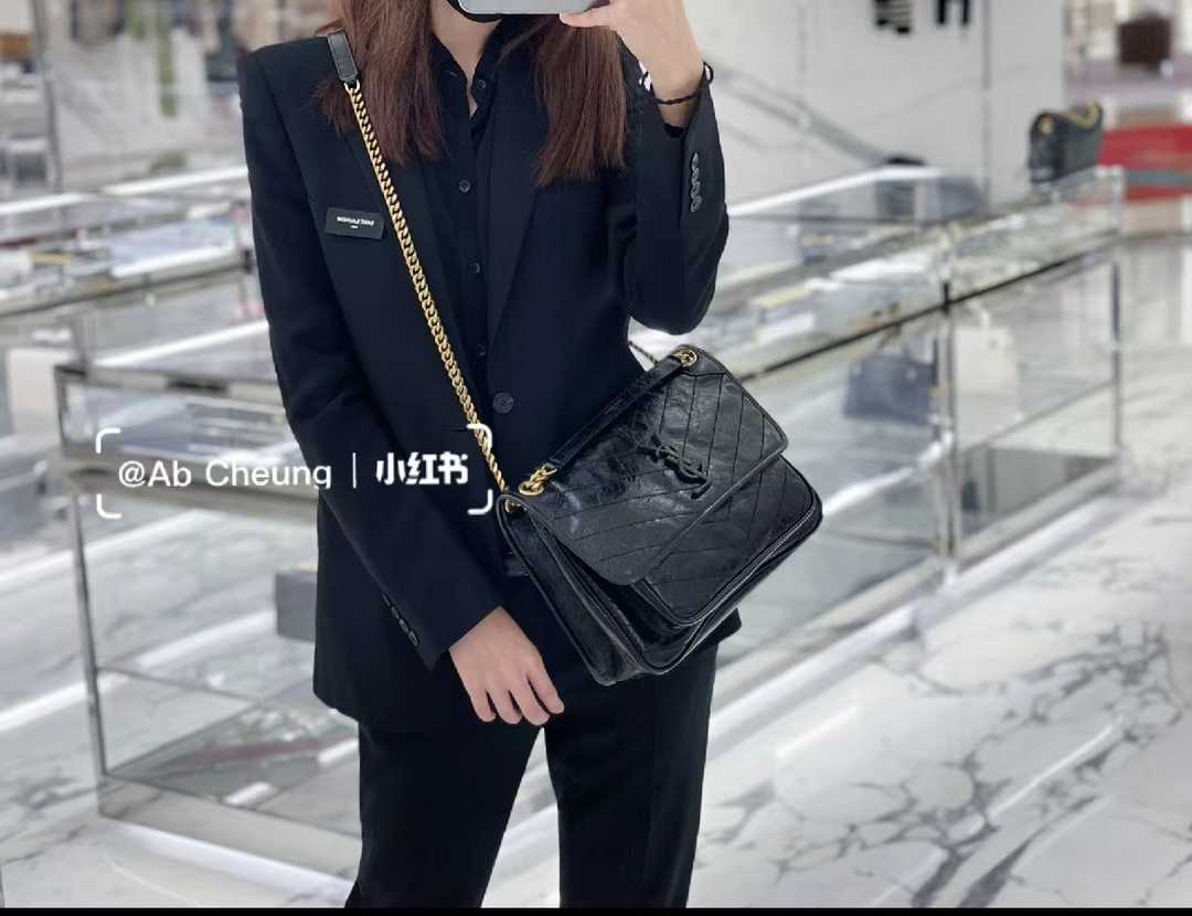 YSL 𝐍𝐢𝐤𝐢 28𝐜𝐦 邮差包 633158黑色/金链