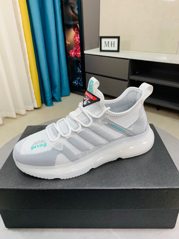 I5  普拉达  Prada 休闲鞋，透气舒适，行走方便，潮男百搭之款，高级飞织面料➕真皮垫脚，耐磨仿滑原版滴胶彩色大底 运动跑步风，超级舒服。