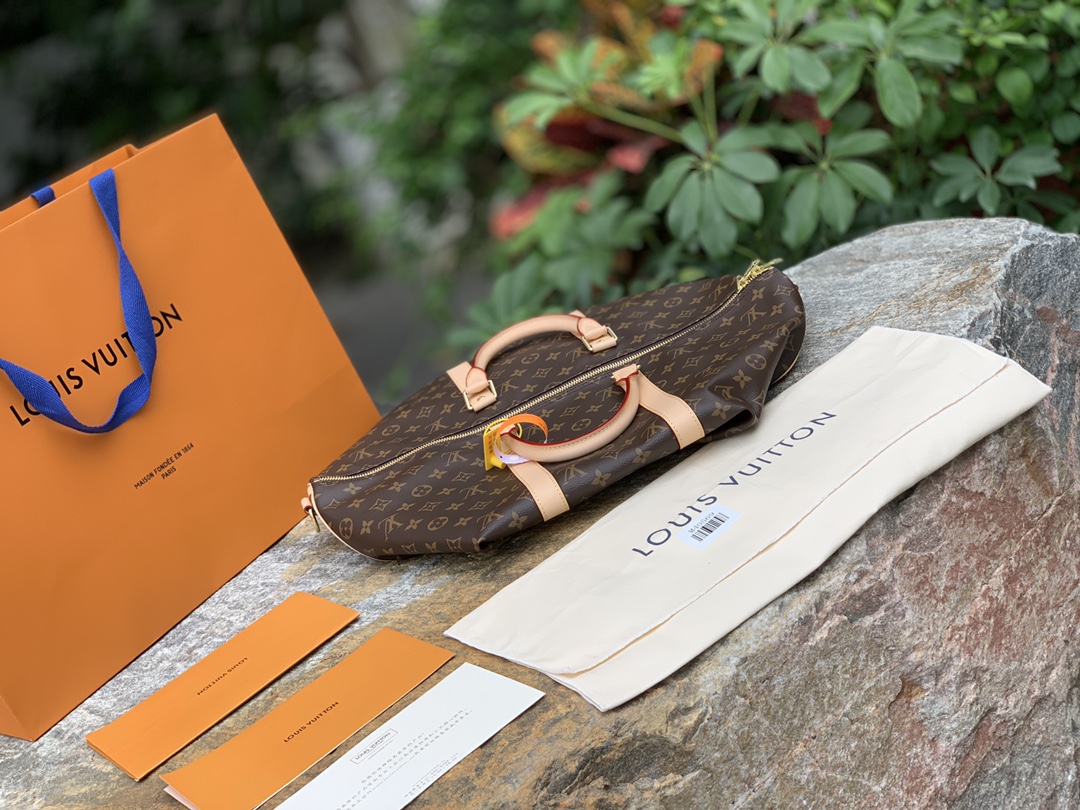 非市场普通货 进口皮料半钢五金 m41414老花尺寸55 x 31 x 26 CM原厂渠道！香港官网23