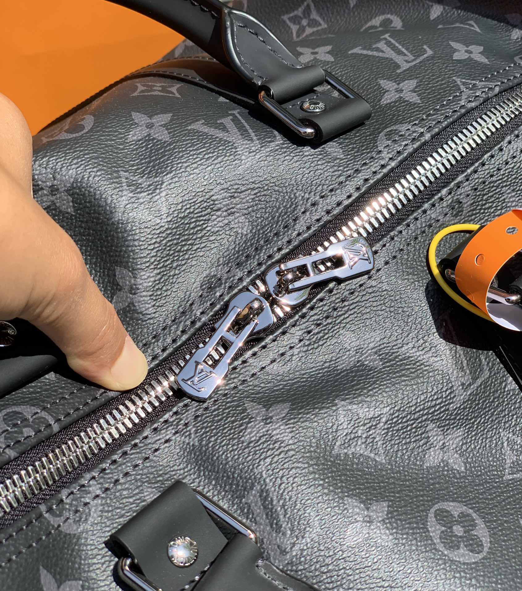 非市场普通货 进口皮料半钢五金 m40569 尺寸45x27x20㎝ 黑花。海外原厂渠道！品质保障，闭眼