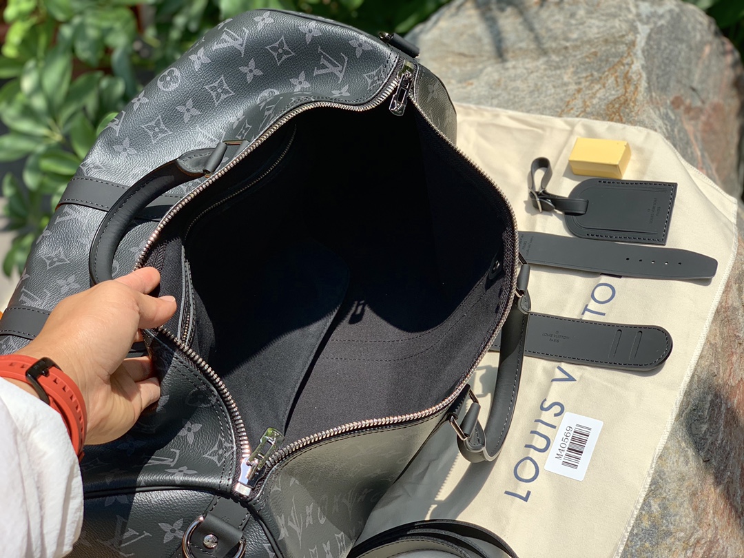 非市场普通货 进口皮料半钢五金 m40569 尺寸45x27x20㎝ 黑花。海外原厂渠道！品质保障，闭眼