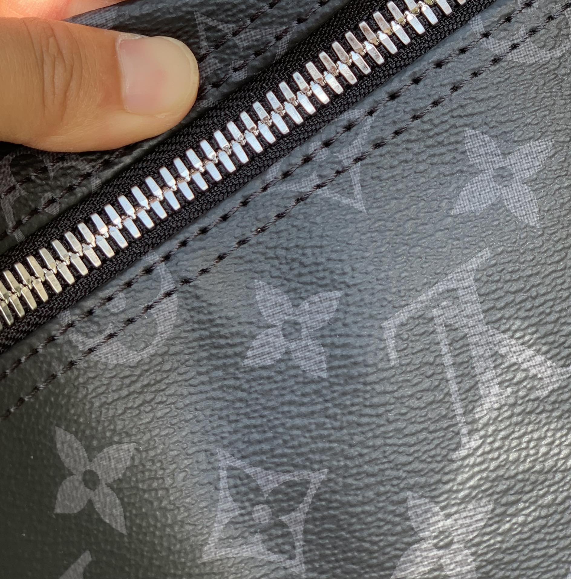 非市场普通货 进口皮料半钢五金 m40569 尺寸45x27x20㎝ 黑花。海外原厂渠道！品质保障，闭眼