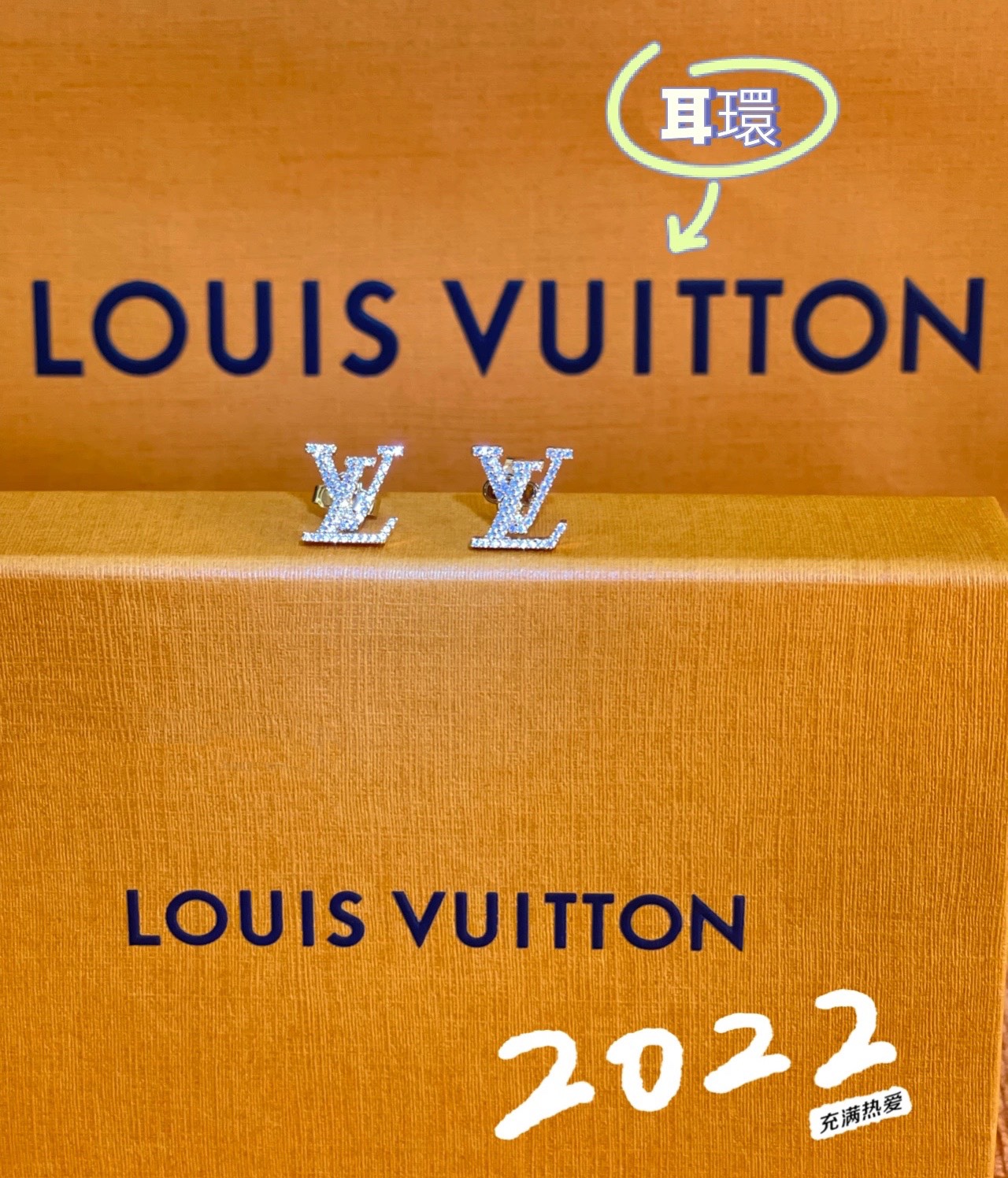 2022年logo时尚首饰款，无论低调或张扬，Ｌ＊女士首饰系列均可烘托个性气质。从叠戴戒指、手链、耳钉、