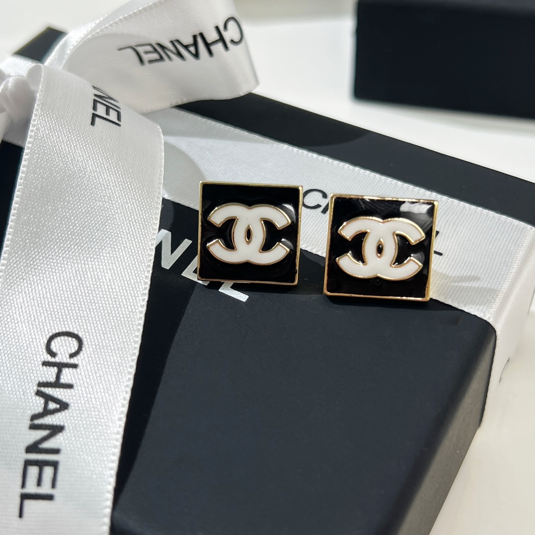 新款☑️CHANEL香奈儿双c 方形耳钉耳环