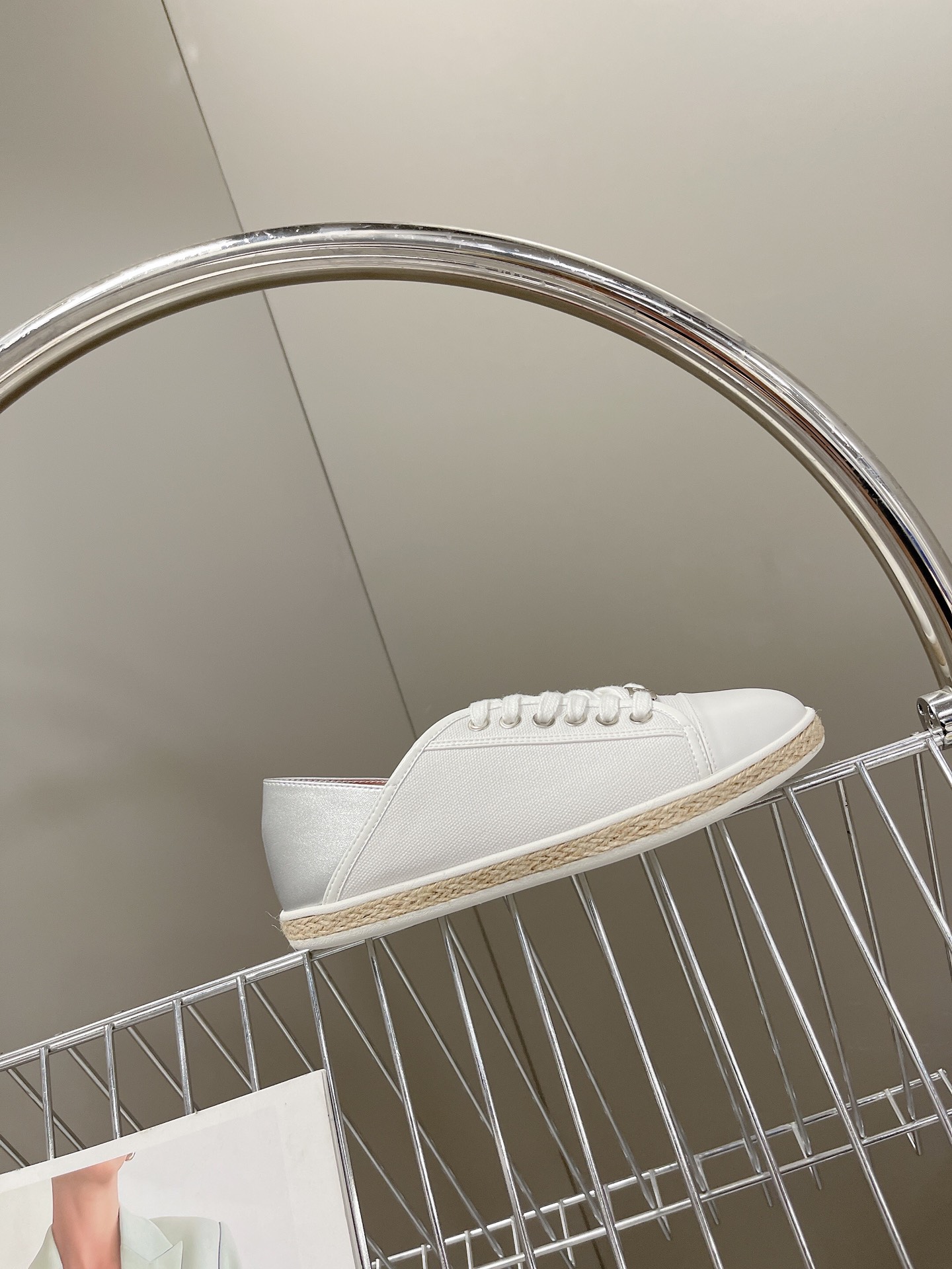 “Michael Kors 2022 Leisure Shoes: Superstar Net Red Grass with MK Logo Gold Button” - 图片 5