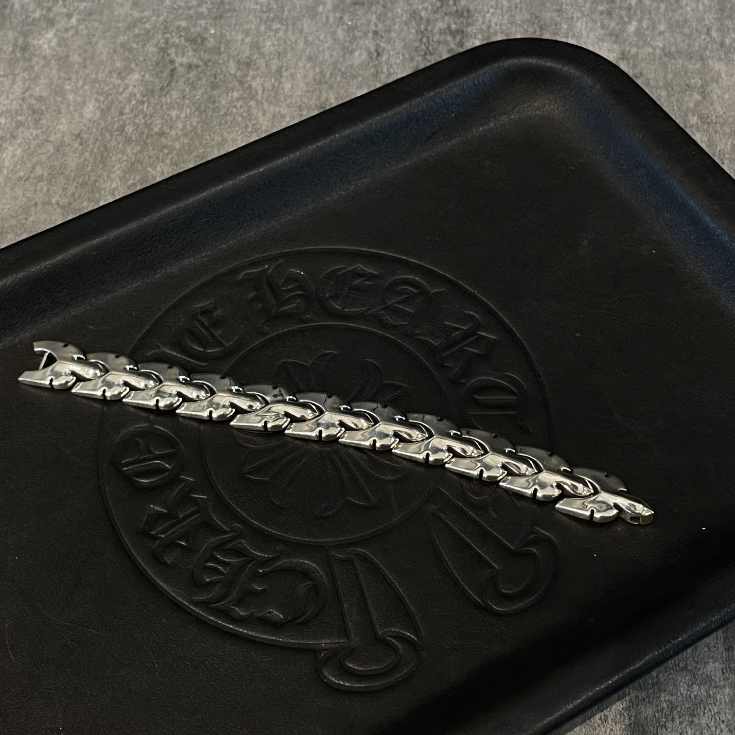 Chrome Hearts 𝗖𝗵𝗿𝗼𝗺𝗲 𝗛𝗲𝗮𝗿𝘁𝘀 克罗心 火焰图腾手链