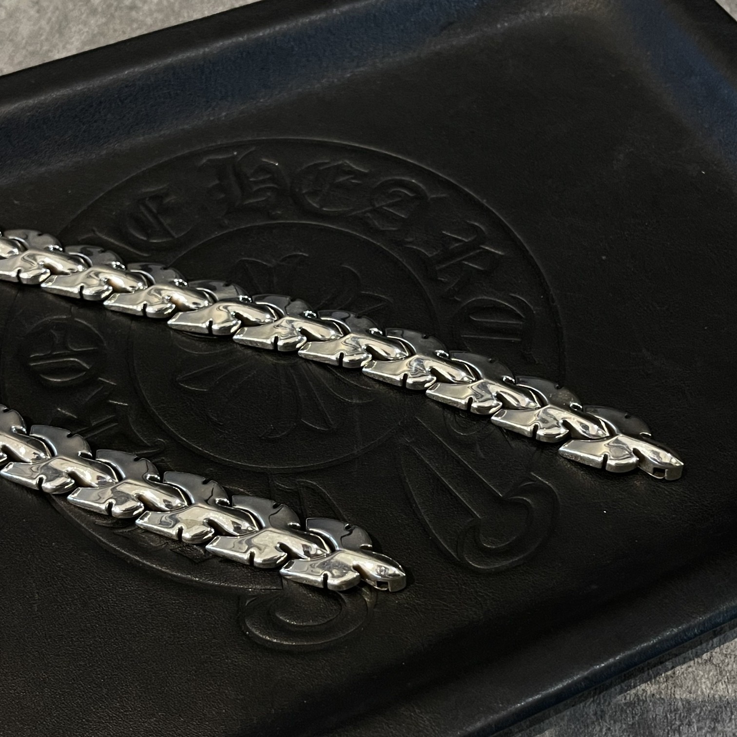 Chrome Hearts 𝗖𝗵𝗿𝗼𝗺𝗲 𝗛𝗲𝗮𝗿𝘁𝘀 克罗心 火焰图腾手链