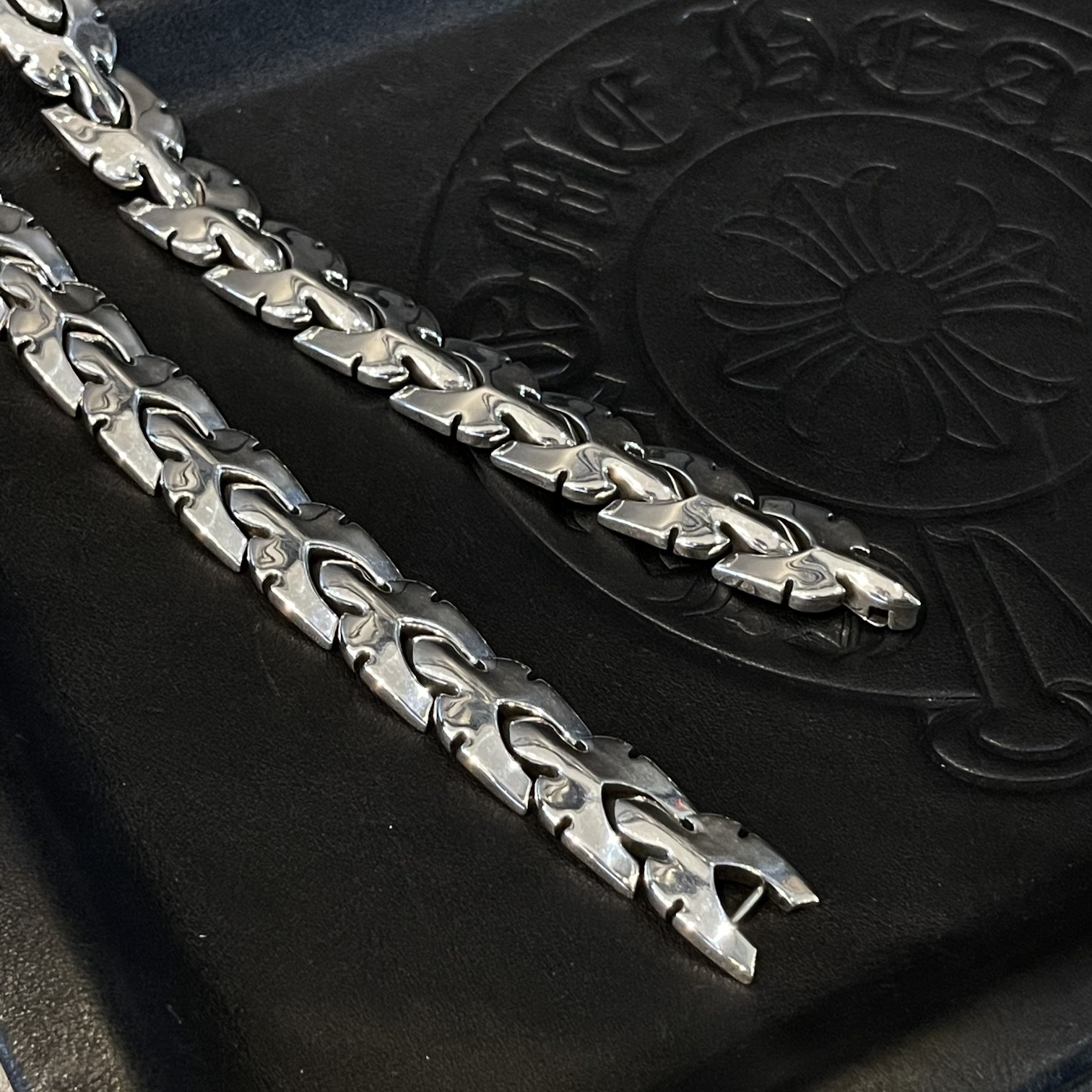 Chrome Hearts 𝗖𝗵𝗿𝗼𝗺𝗲 𝗛𝗲𝗮𝗿𝘁𝘀 克罗心 火焰图腾手链