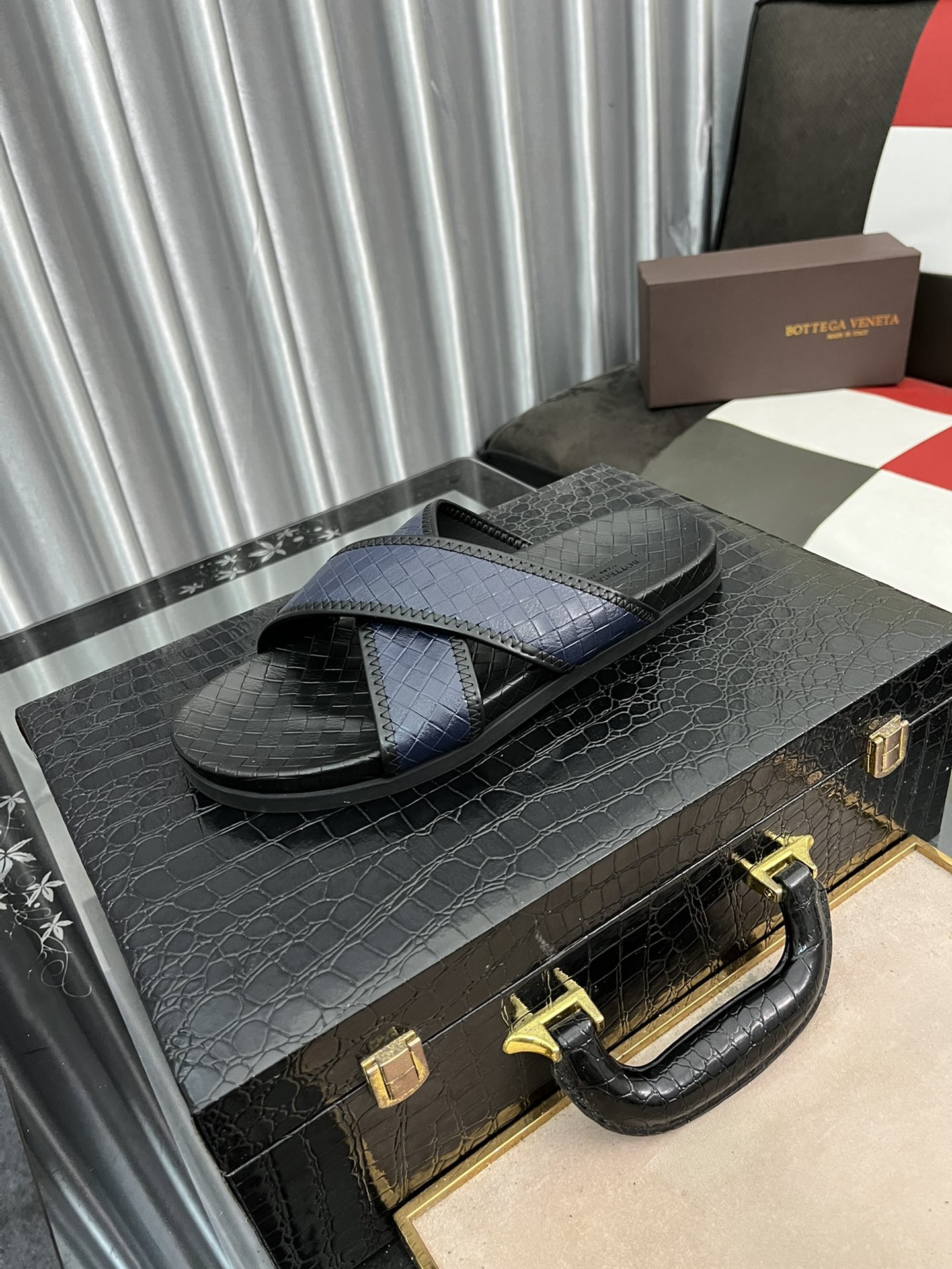 I0  Bottega Veneta   男士时尚休闲拖鞋，原版复刻，采用进口牛皮编织制作，原版复刻橡胶大底，潮流时尚，穿着舒适