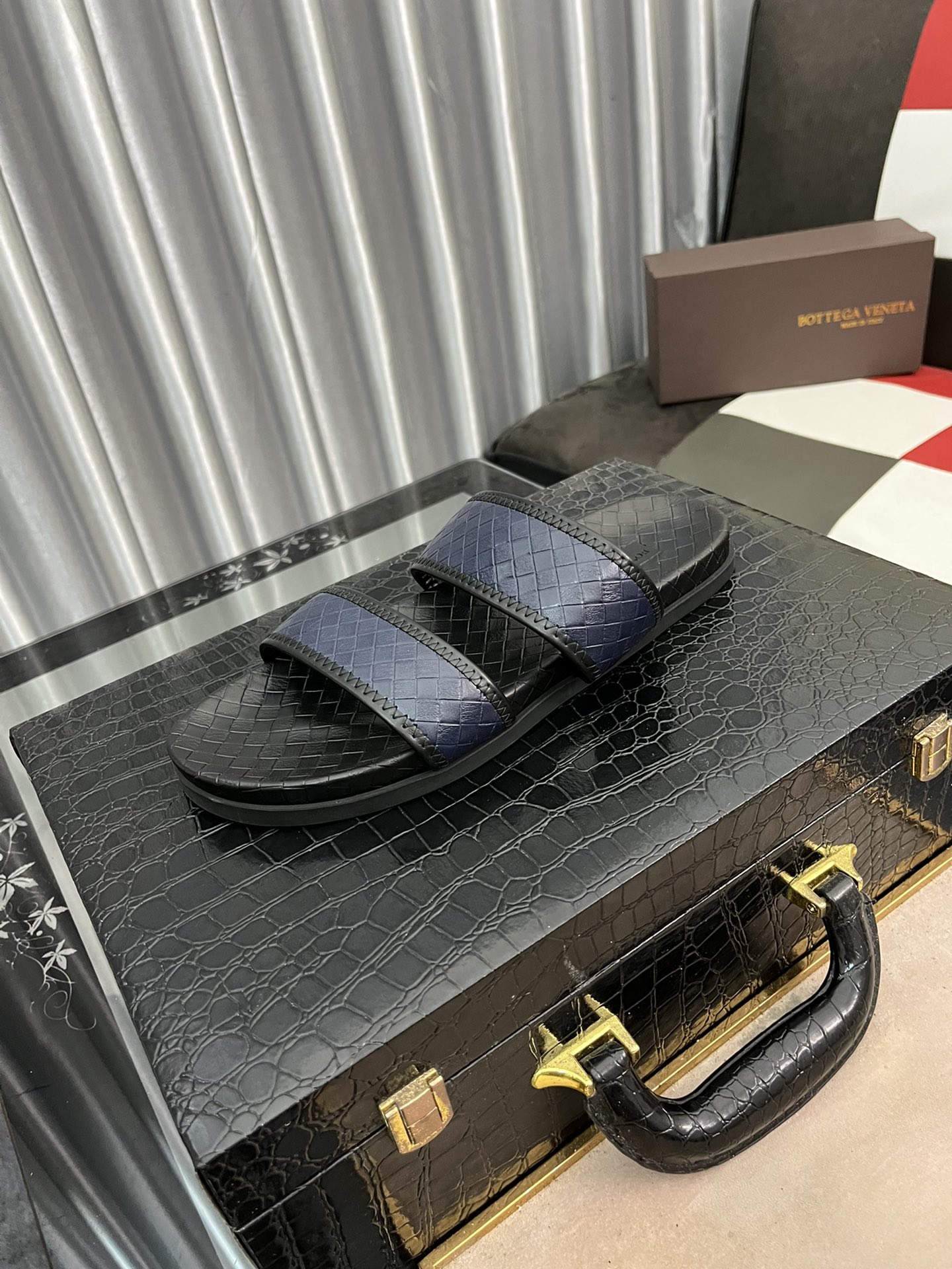 I0  Bottega Veneta   男士时尚休闲拖鞋，原版复刻，采用进口牛皮编织制作，原版复刻橡胶大底，潮流时尚，穿着舒适