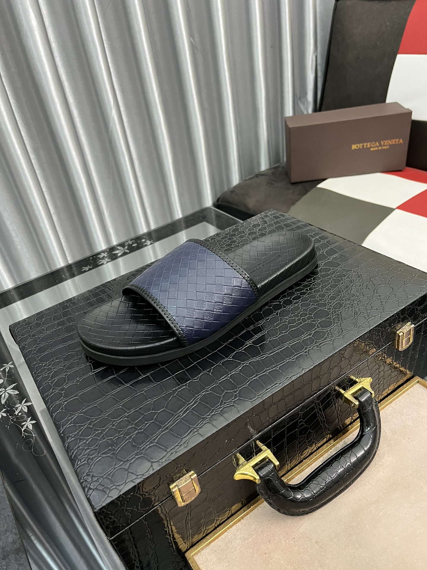 I0  Bottega Veneta   男士时尚休闲拖鞋，原版复刻，采用进口牛皮编织制作，原版复刻橡胶大底，潮流时尚，穿着舒适