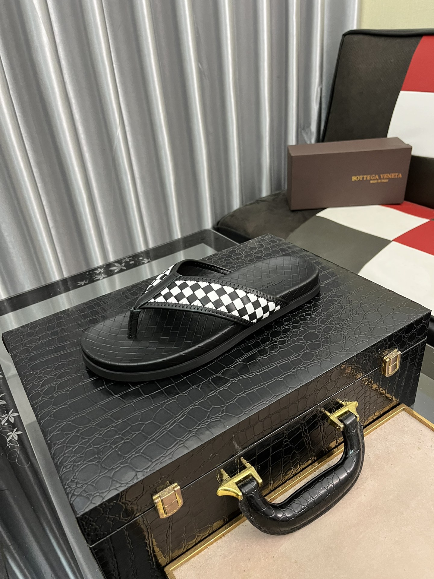 I0  Bottega Veneta   男士时尚休闲拖鞋，原版复刻，采用进口牛皮编织制作，原版复刻橡胶大底，潮流时尚，穿着舒适