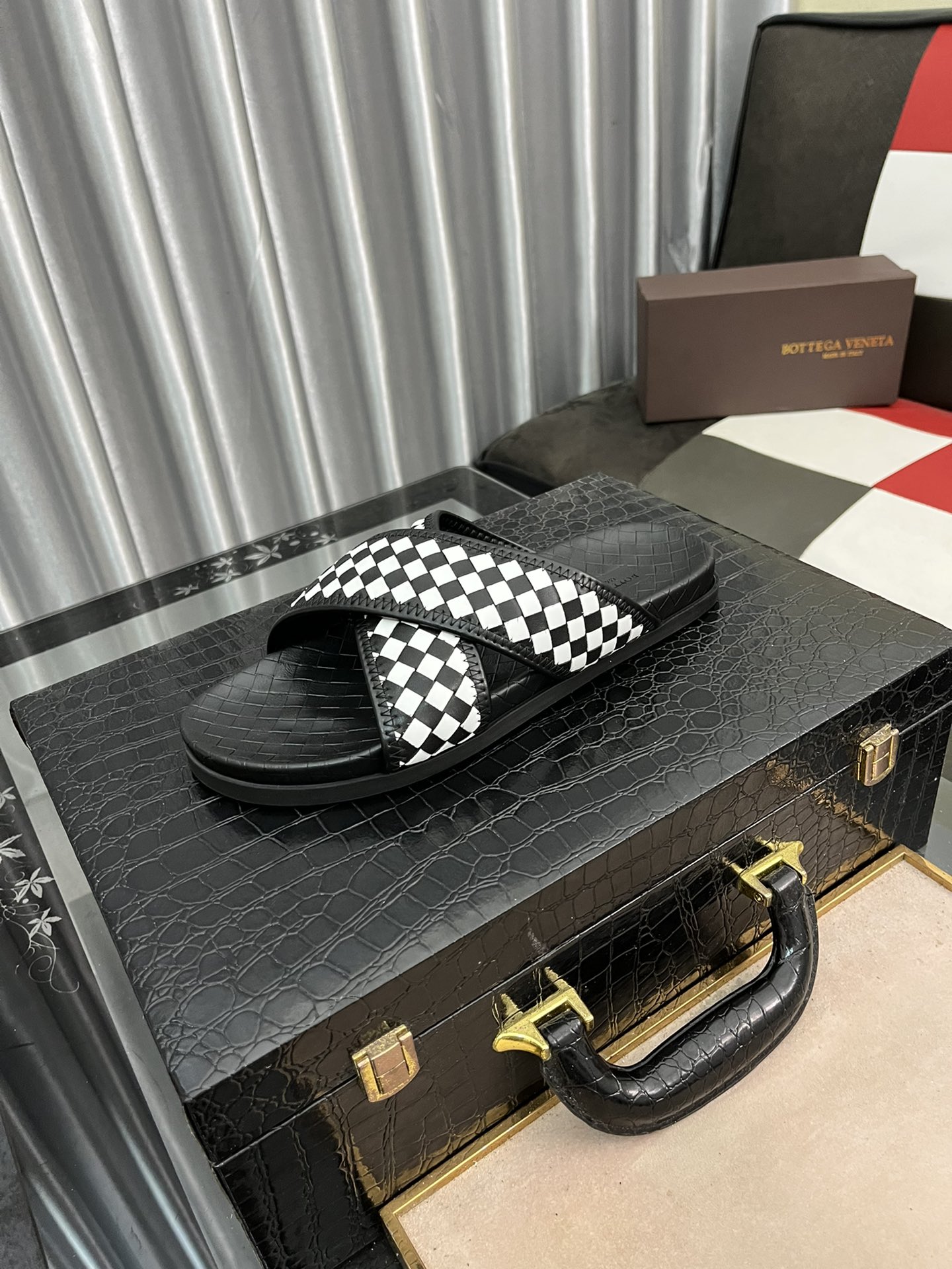 I0  Bottega Veneta   男士时尚休闲拖鞋，原版复刻，采用进口牛皮编织制作，原版复刻橡胶大底，潮流时尚，穿着舒适