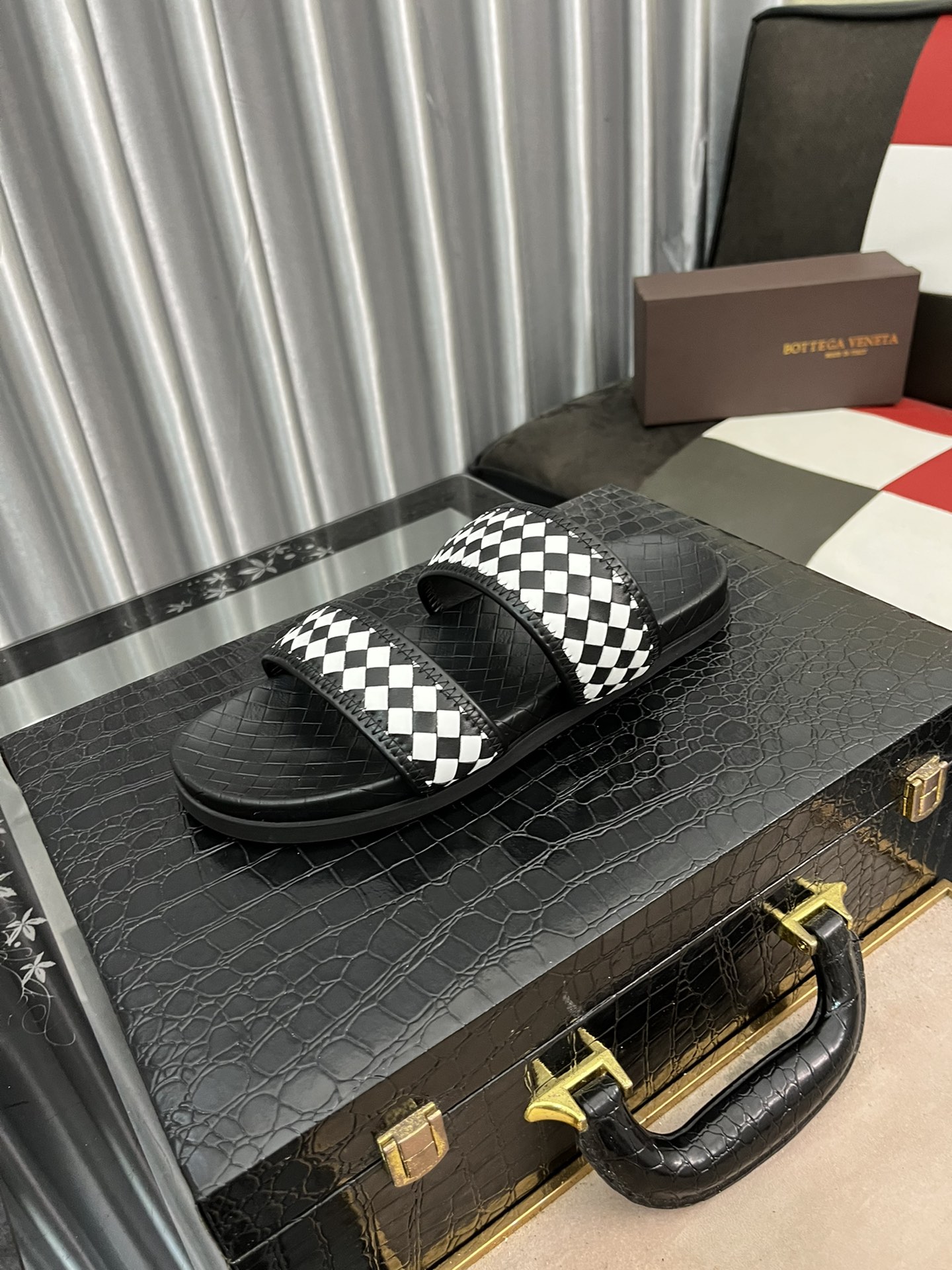 I0  Bottega Veneta   男士时尚休闲拖鞋，原版复刻，采用进口牛皮编织制作，原版复刻橡胶大底，潮流时尚，穿着舒适