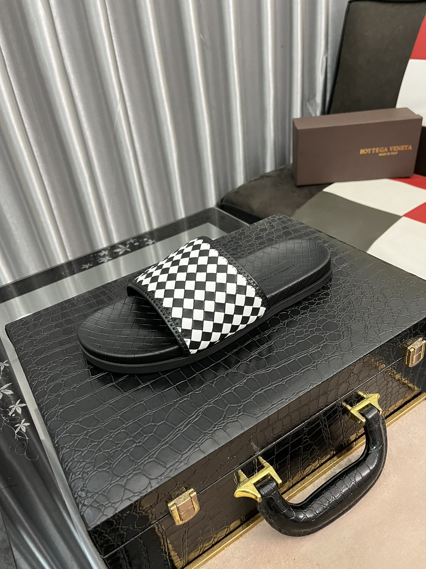 I0  Bottega Veneta   男士时尚休闲拖鞋，原版复刻，采用进口牛皮编织制作，原版复刻橡胶大底，潮流时尚，穿着舒适