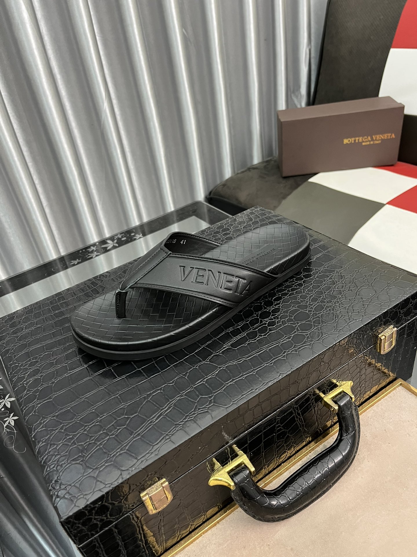 I0  Bottega Veneta   男士时尚休闲拖鞋，原版复刻，采用进口牛皮编织制作，原版复刻橡胶大底，潮流时尚，穿着舒适